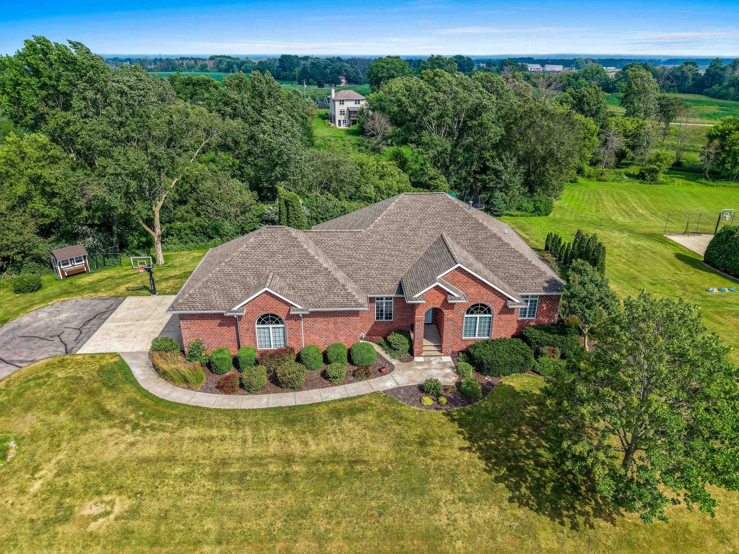 2864 WOODHAVEN Circle property preview photograph
