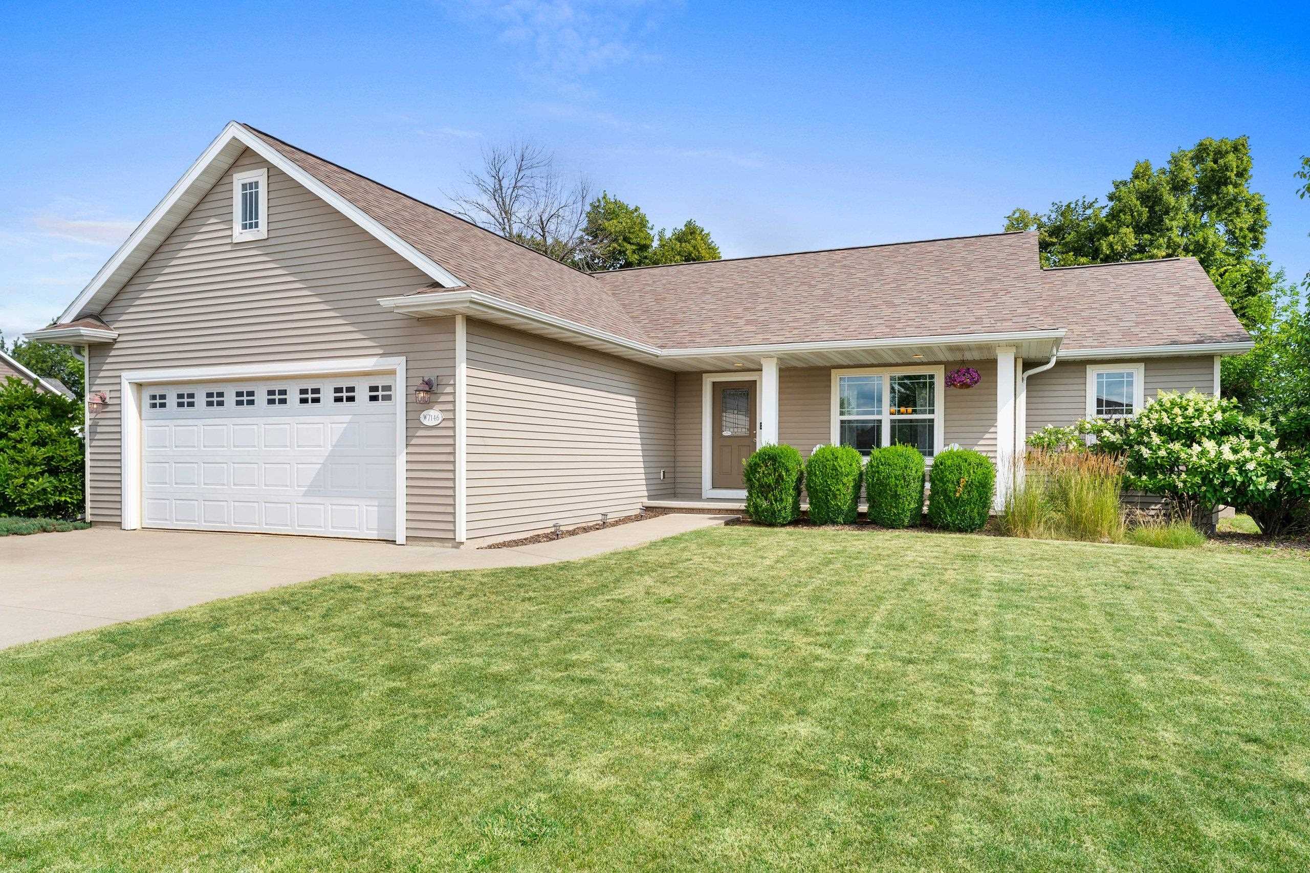 W7146 GLENFORD Way property preview photograph