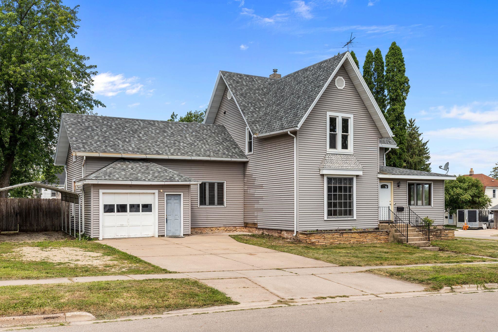 503 S SHAWANO Street property preview photograph