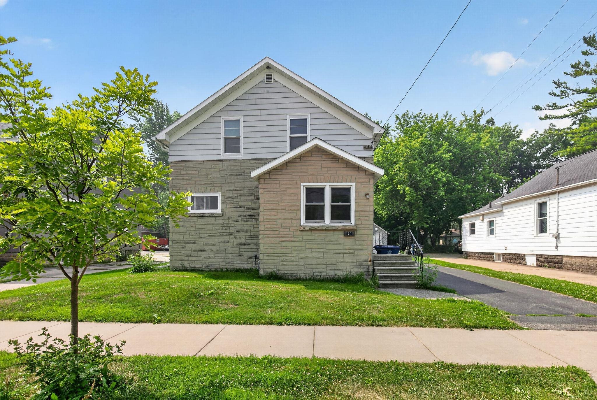 1129 W NEW YORK Avenue property preview photograph