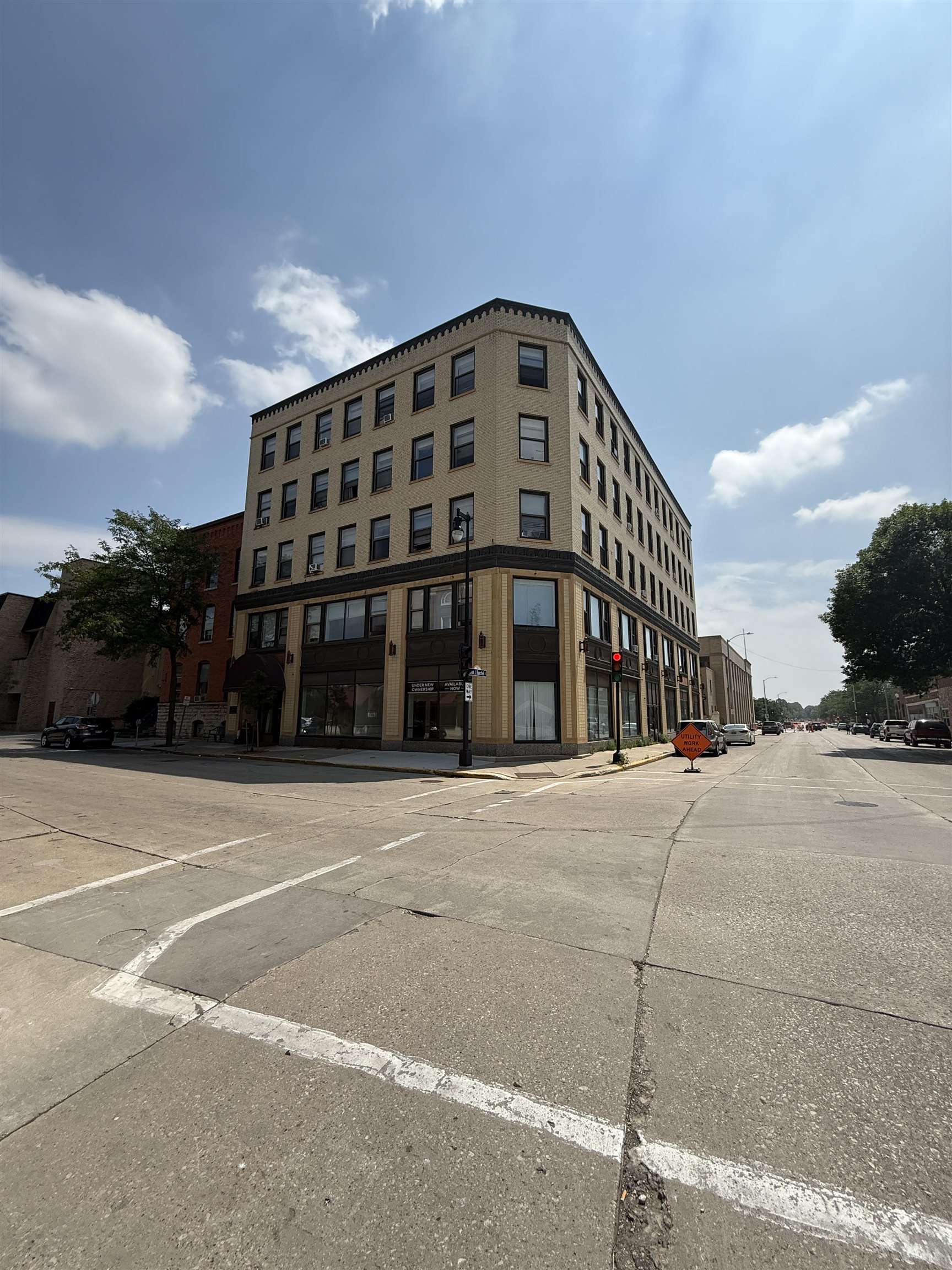 20 FOREST Avenue property preview photograph