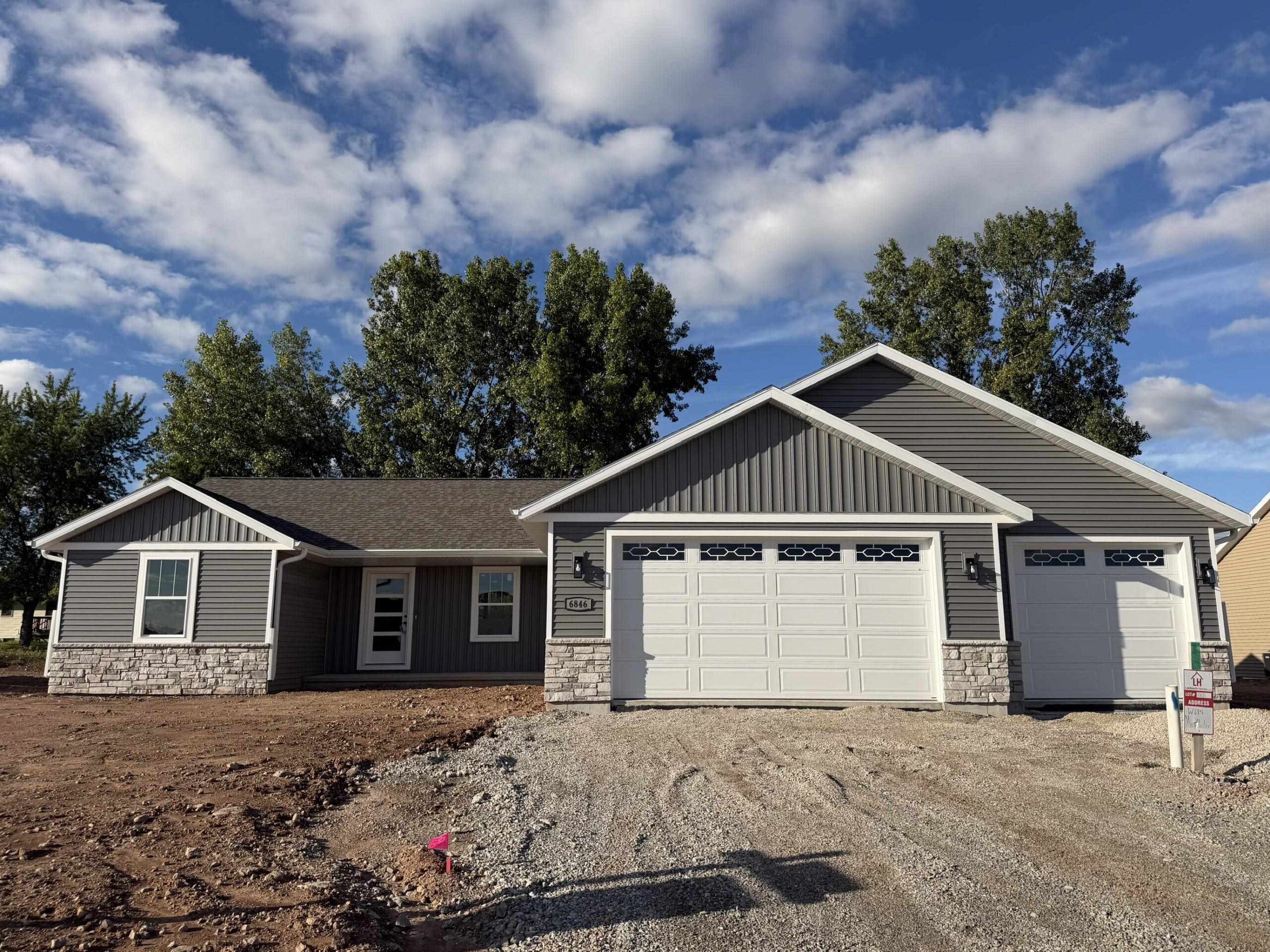 W6846 MCALLISTER Circle property preview photograph