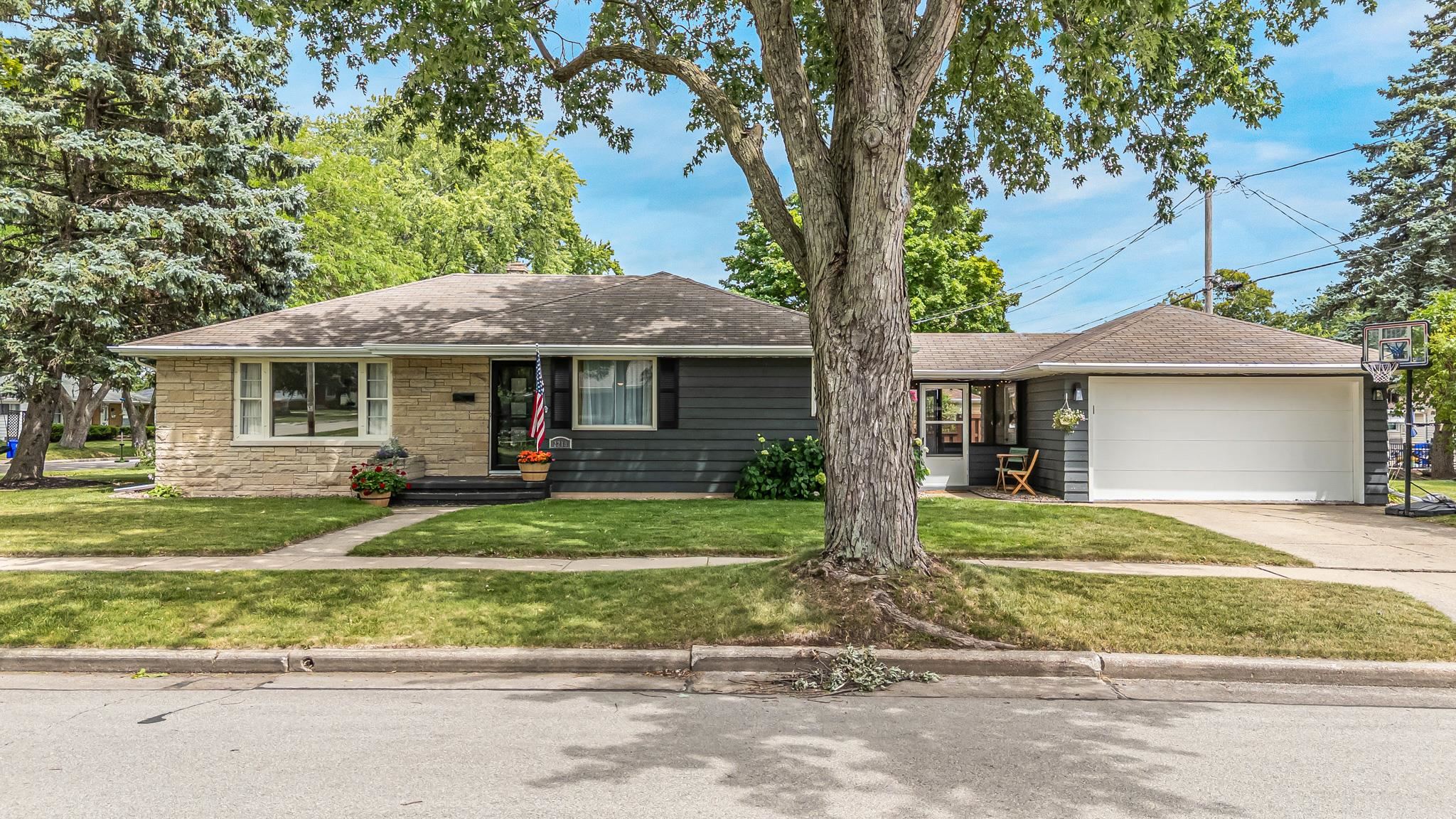 2218 N MCDONALD Street property preview photograph