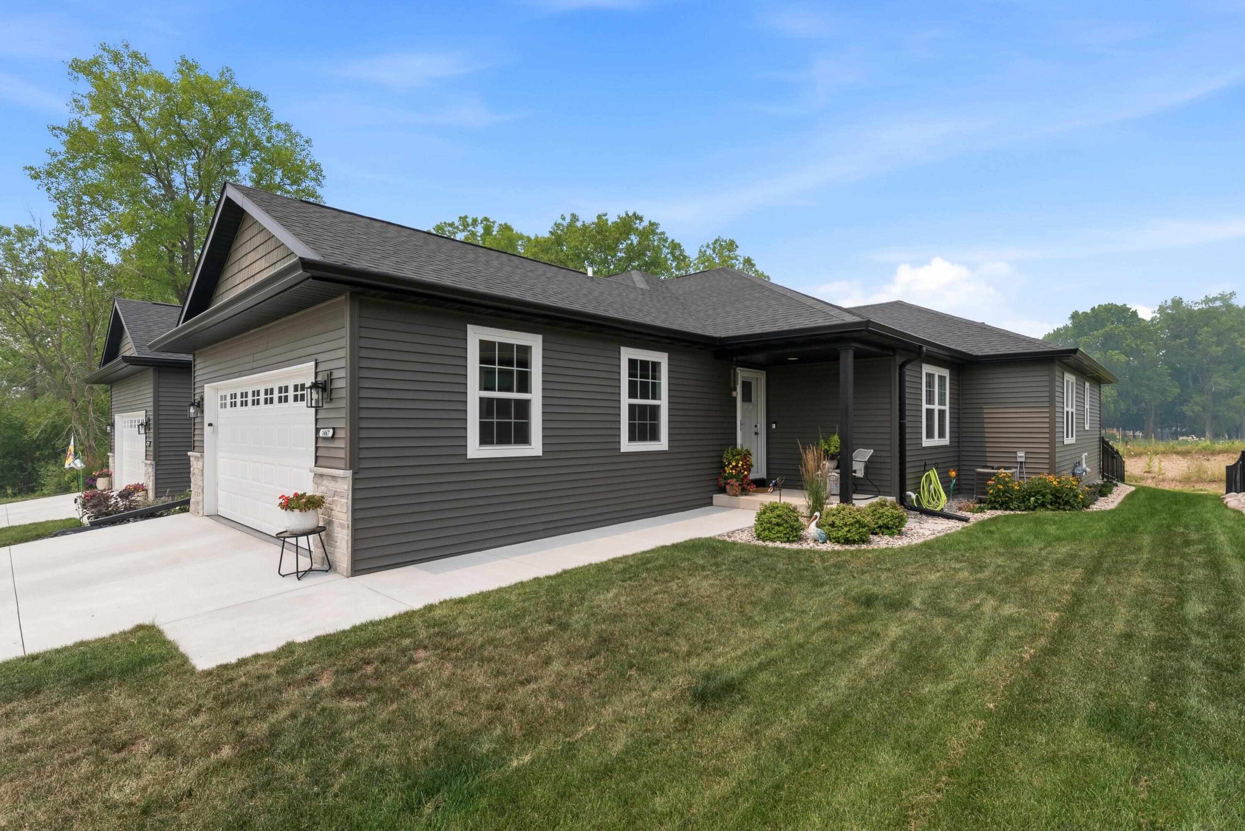 1467 LYNN Avenue property preview photograph