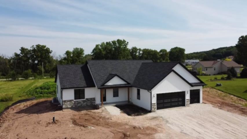 565 GUNDERSON Drive property preview photograph