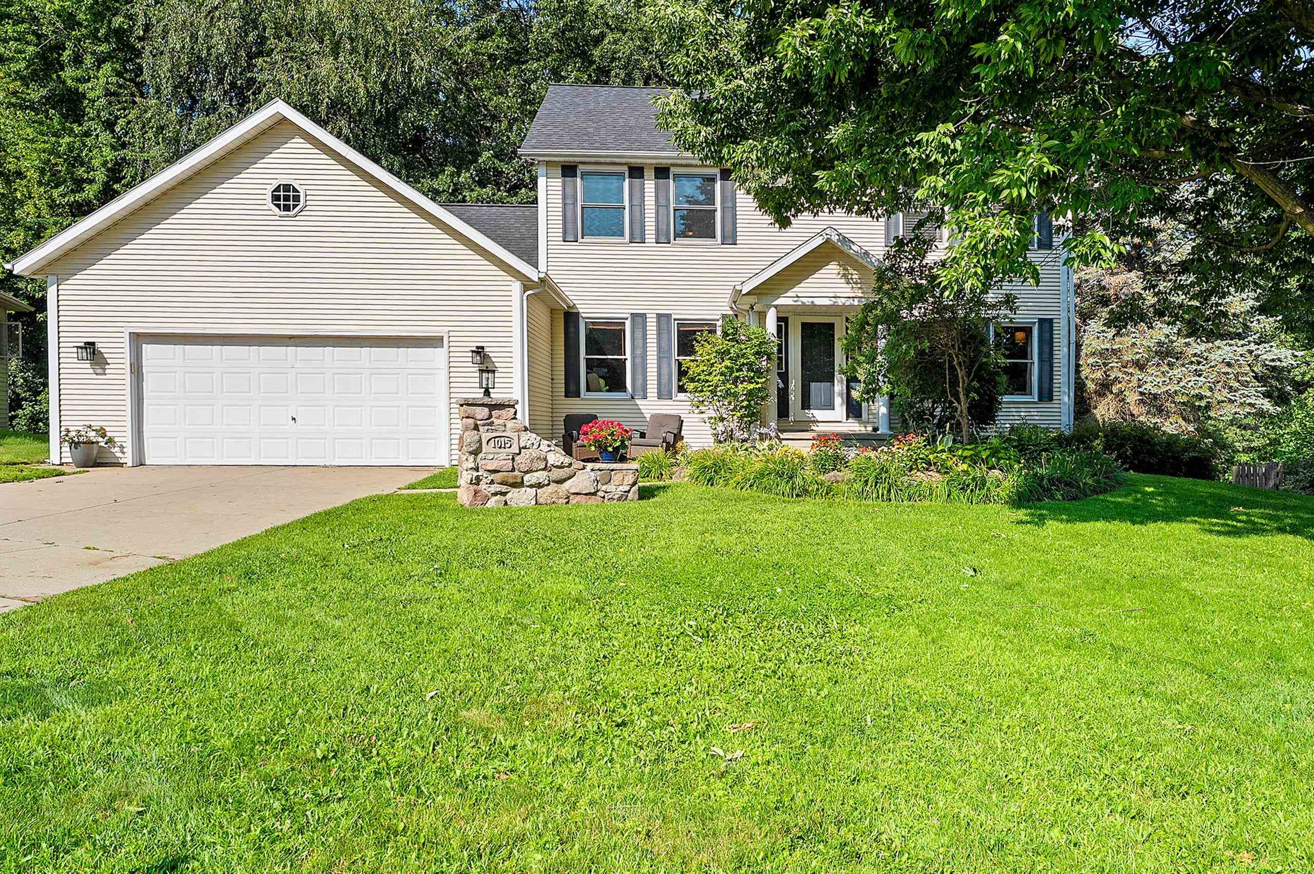 1015 MT BLANC Court property preview photograph