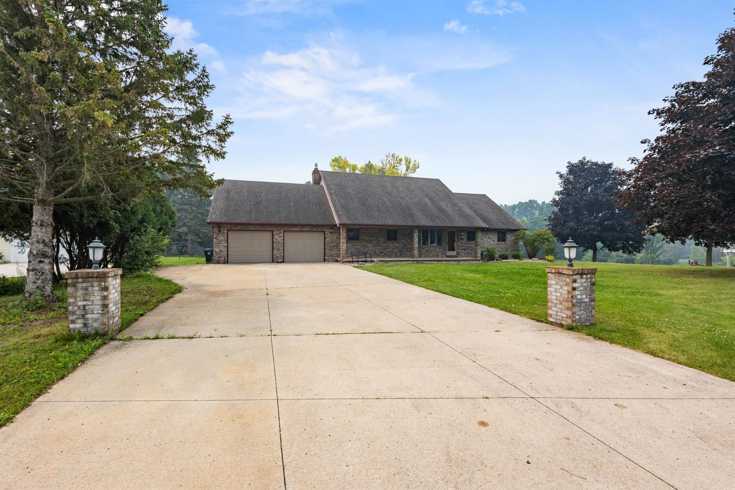 W2855 SCHMALZ Circle property preview photograph