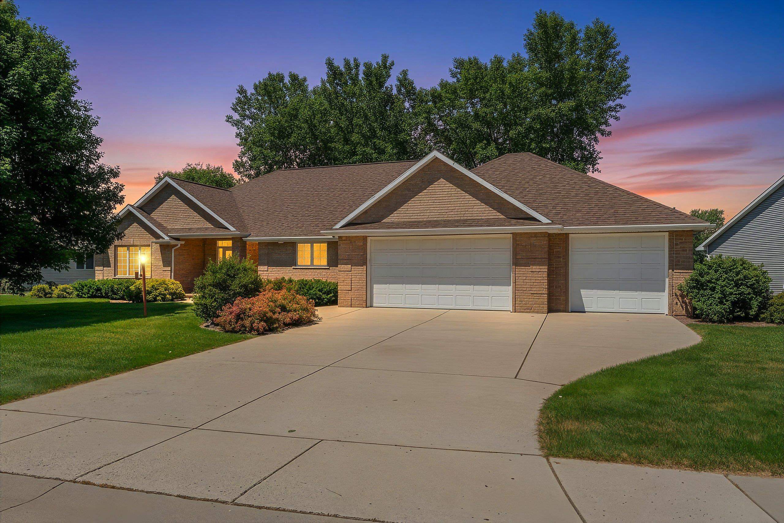 568 ROYAL ST PATS Drive property preview photograph