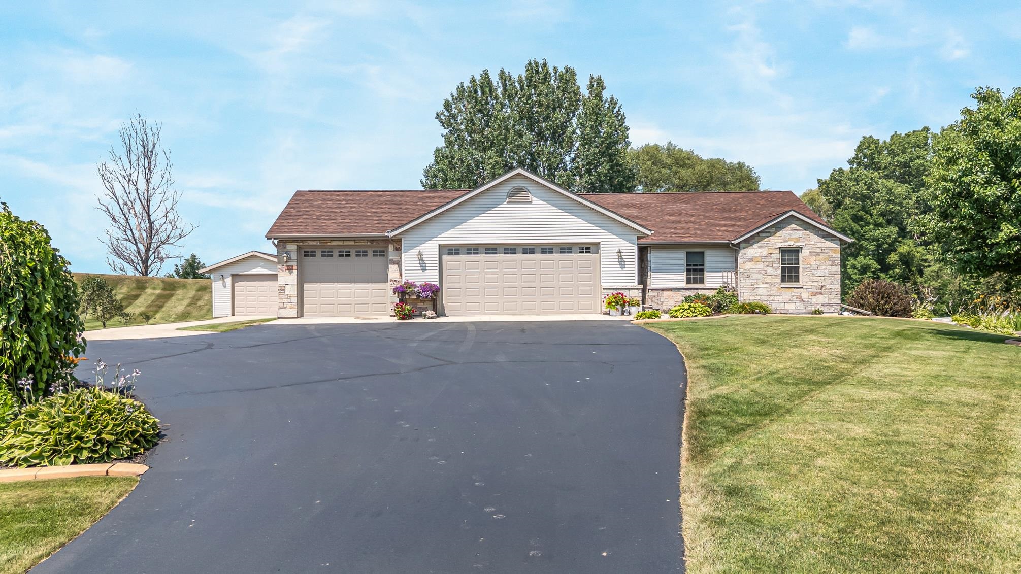206 DONOVAN Circle property preview photograph