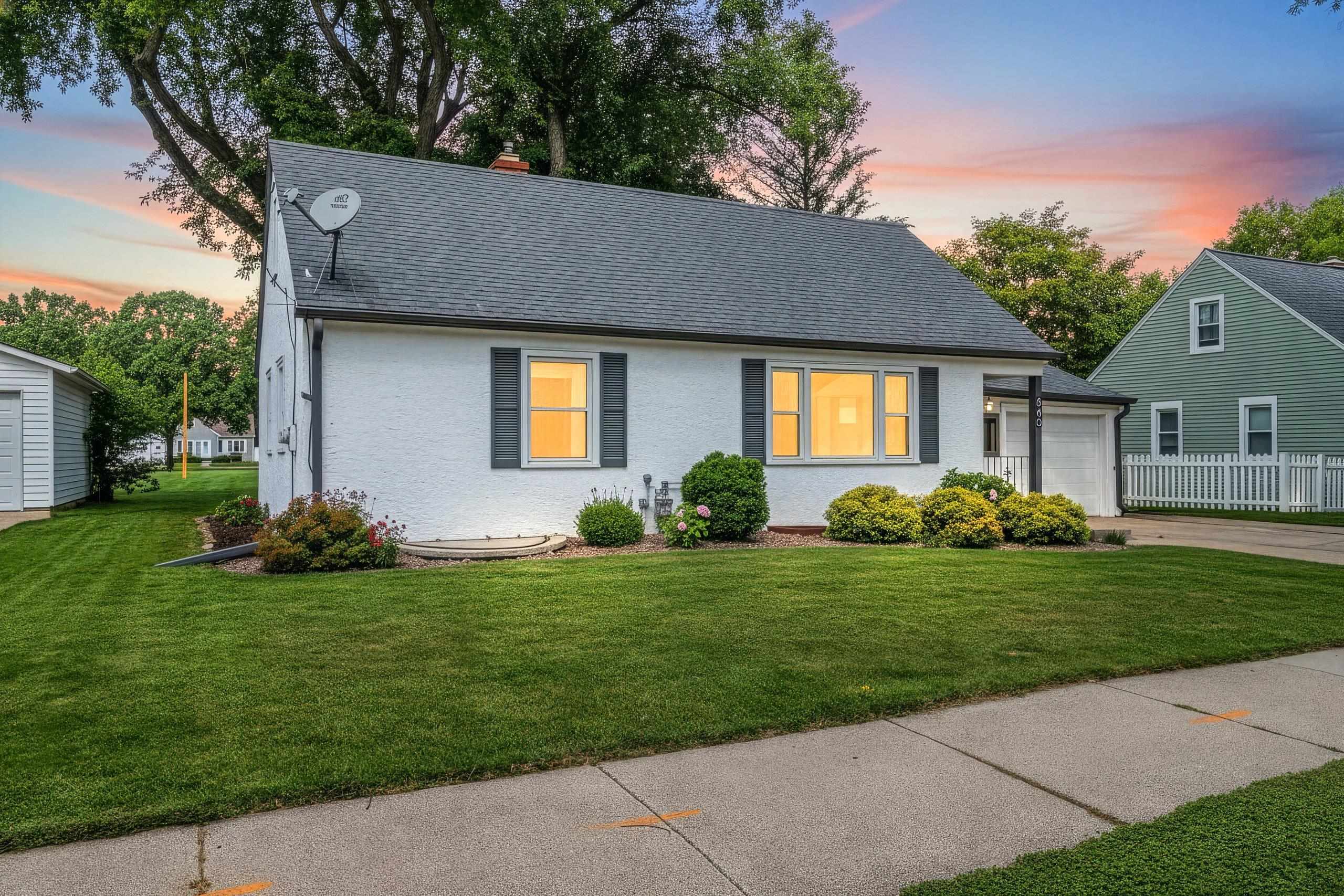 446 VICTORIA Street property preview photograph