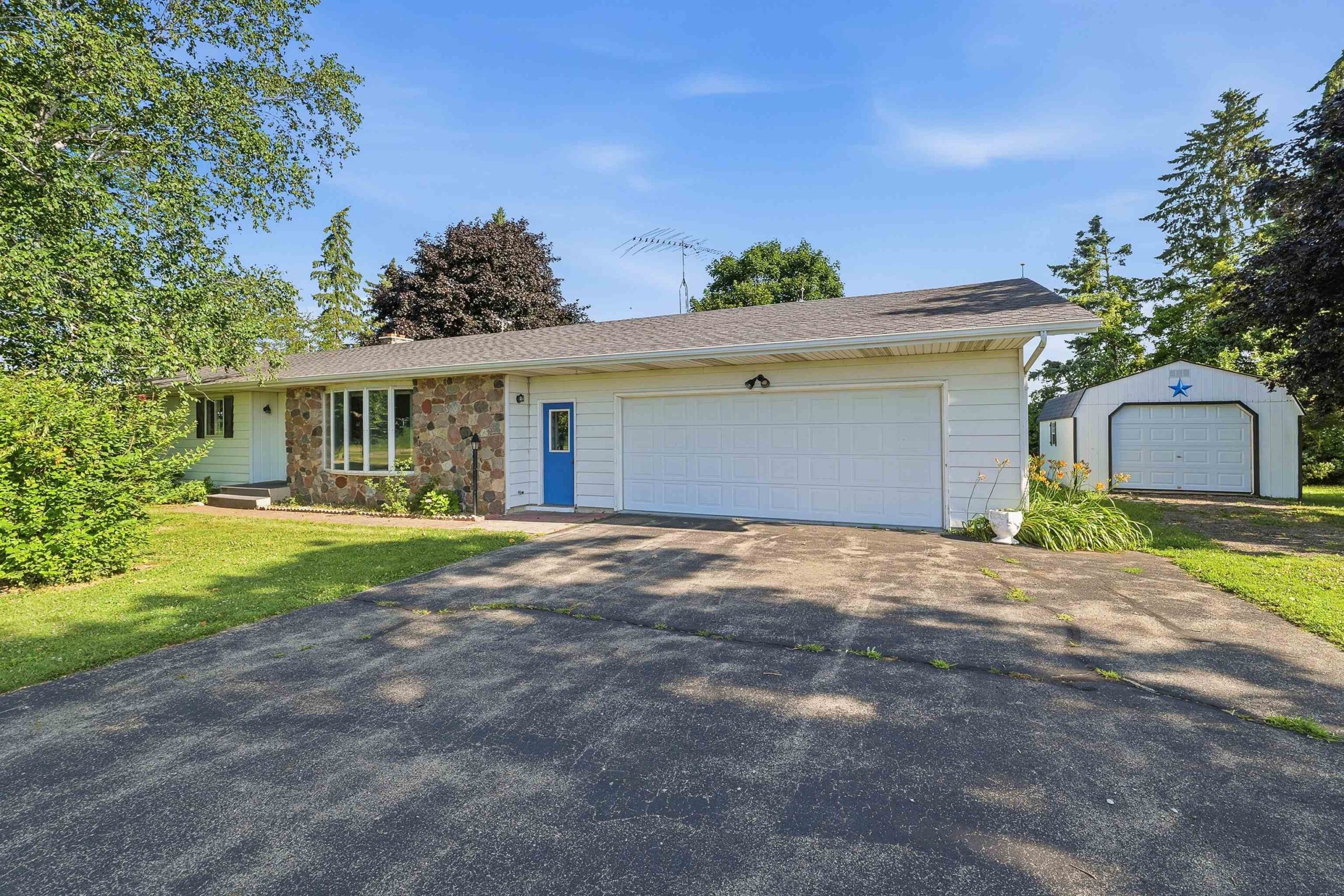 W1280 COUNTY ROAD K property preview photograph