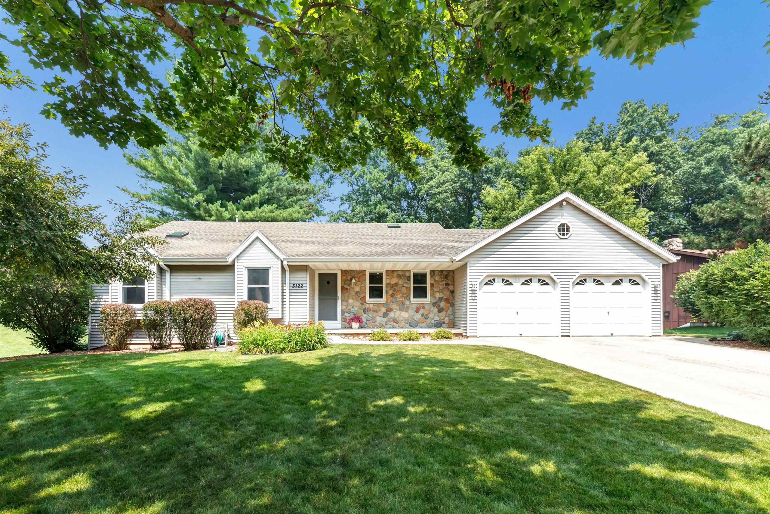 3122 BIRDIE Court property preview photograph