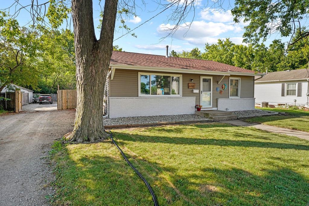 1735 OSHKOSH Avenue property preview photograph