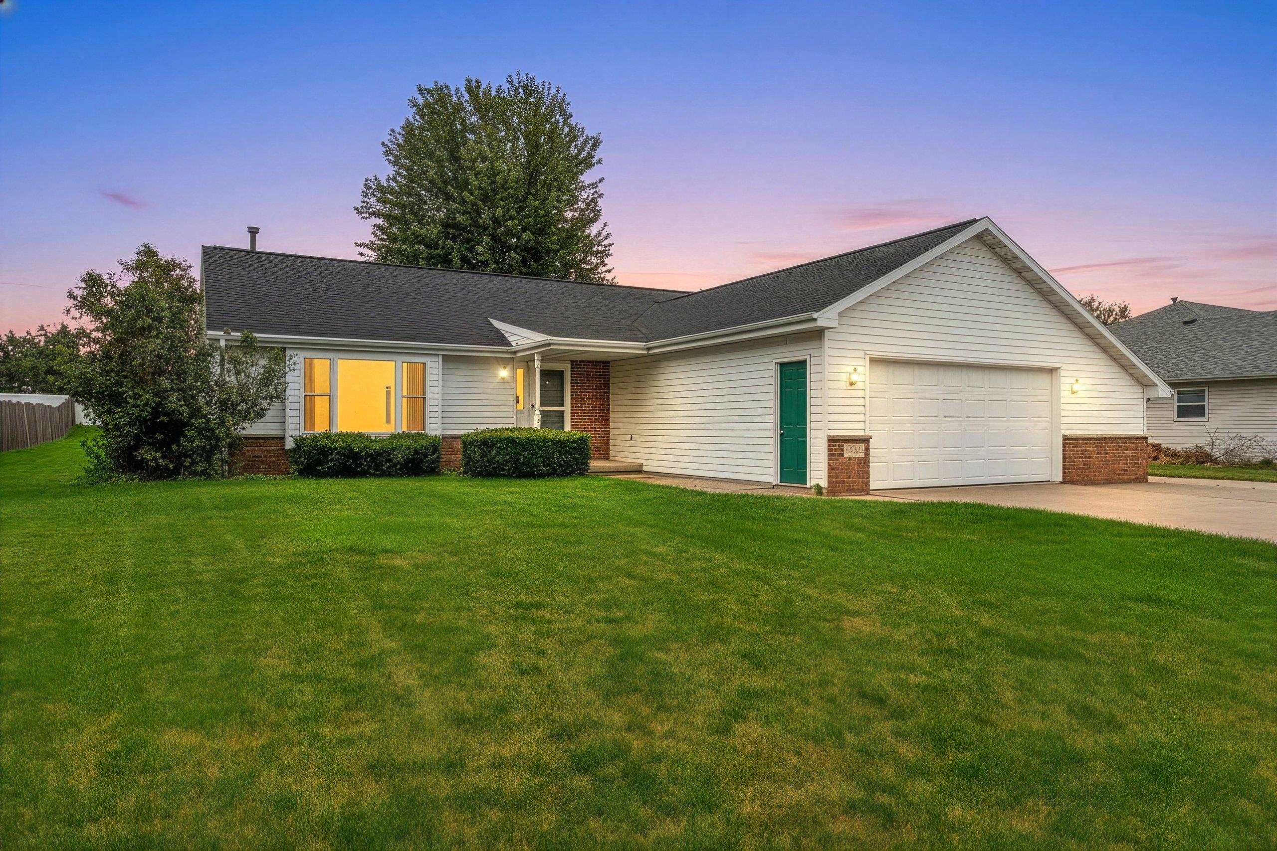 W2527 SKYVIEW Court property preview photograph