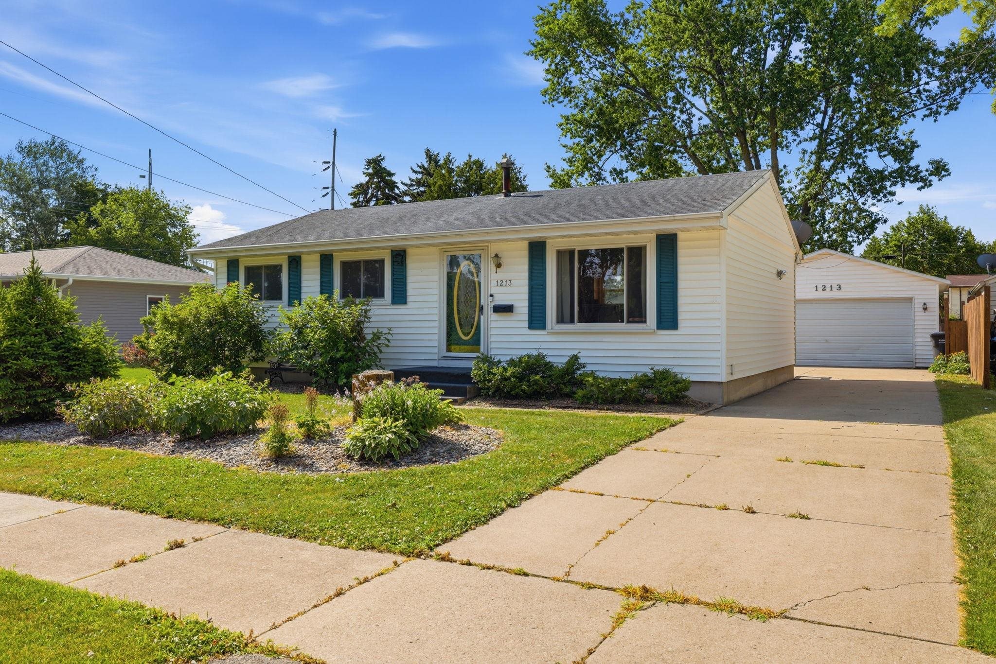 1213 W 11TH Avenue property preview photograph