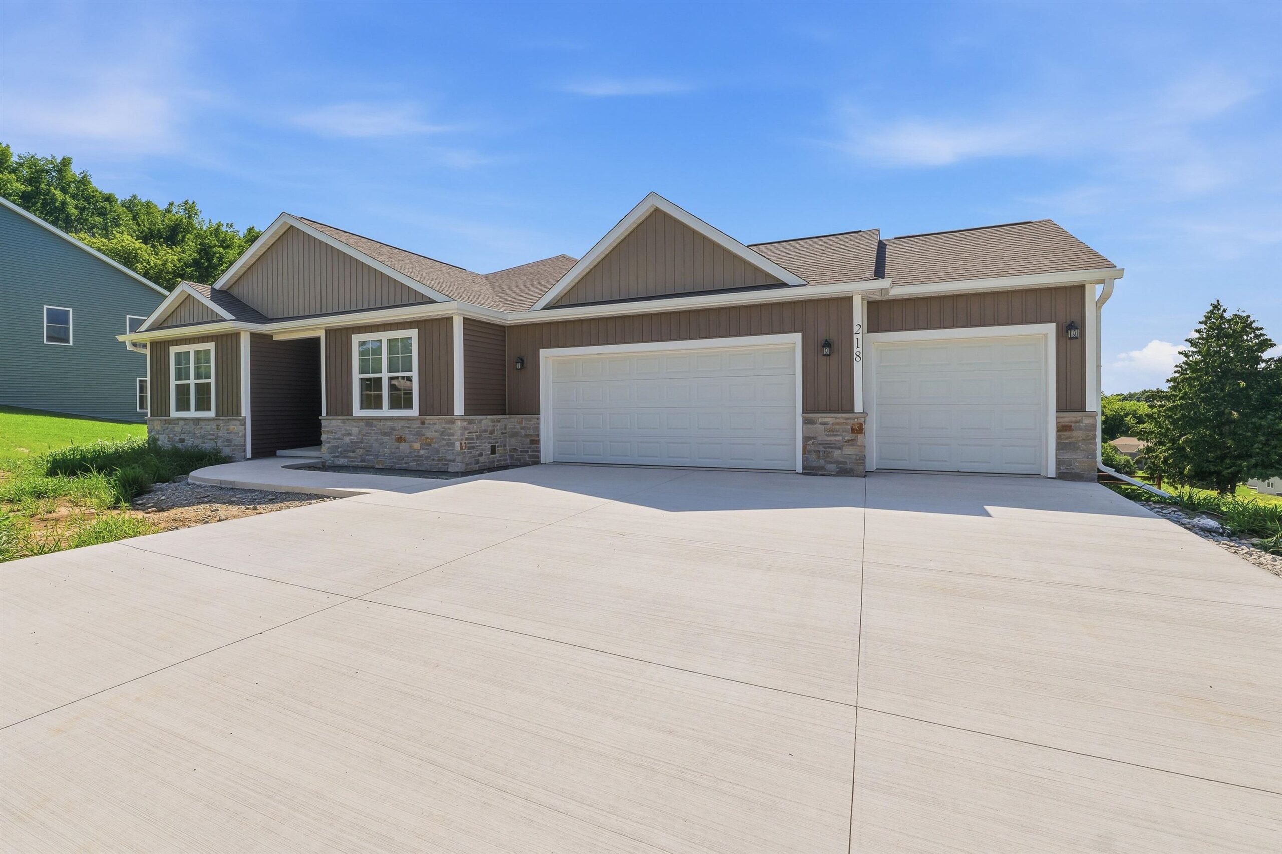 218 GLACIAL Terrace property preview photograph