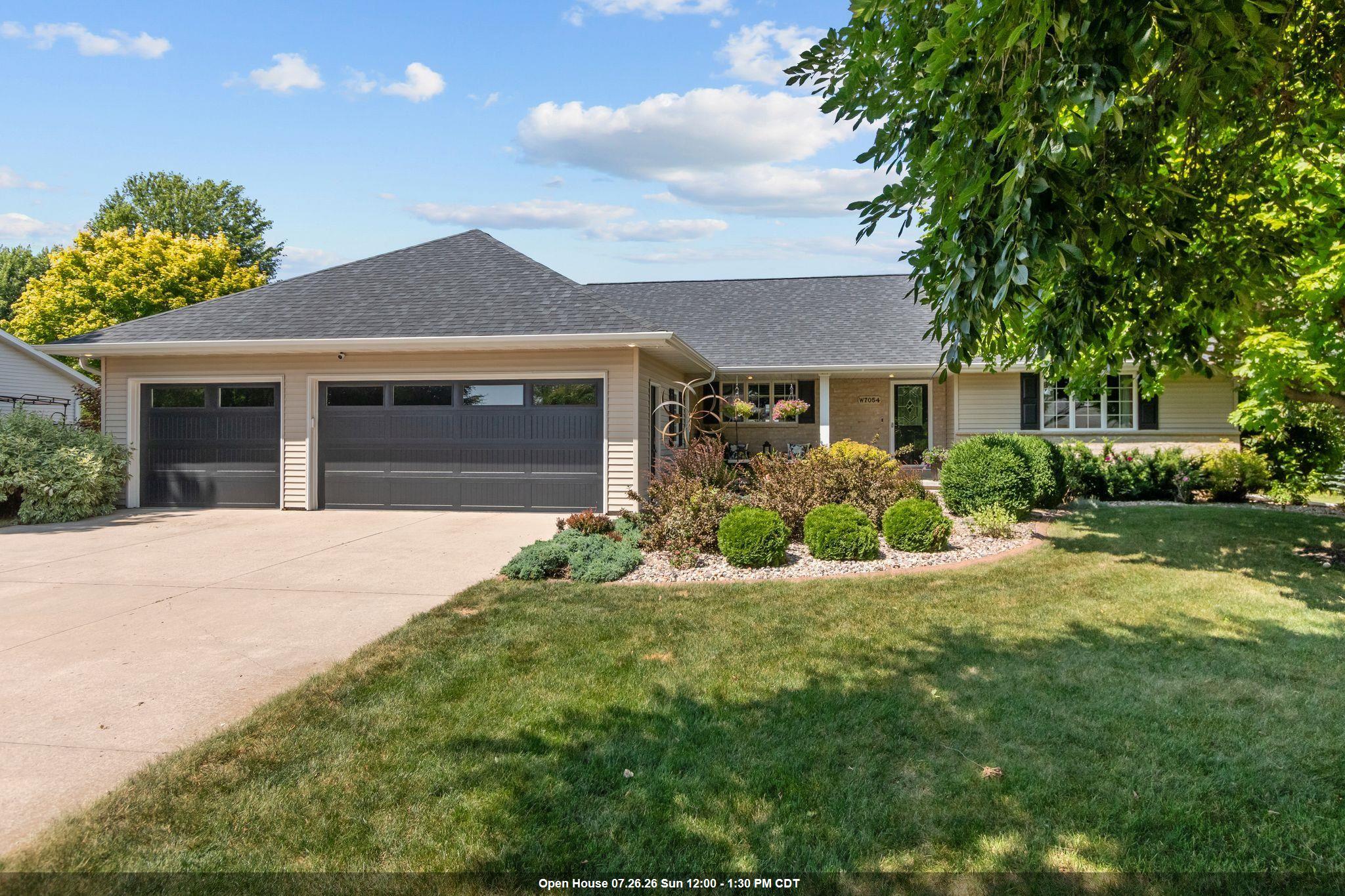 W7054 BLUEBLUFF Way property preview photograph