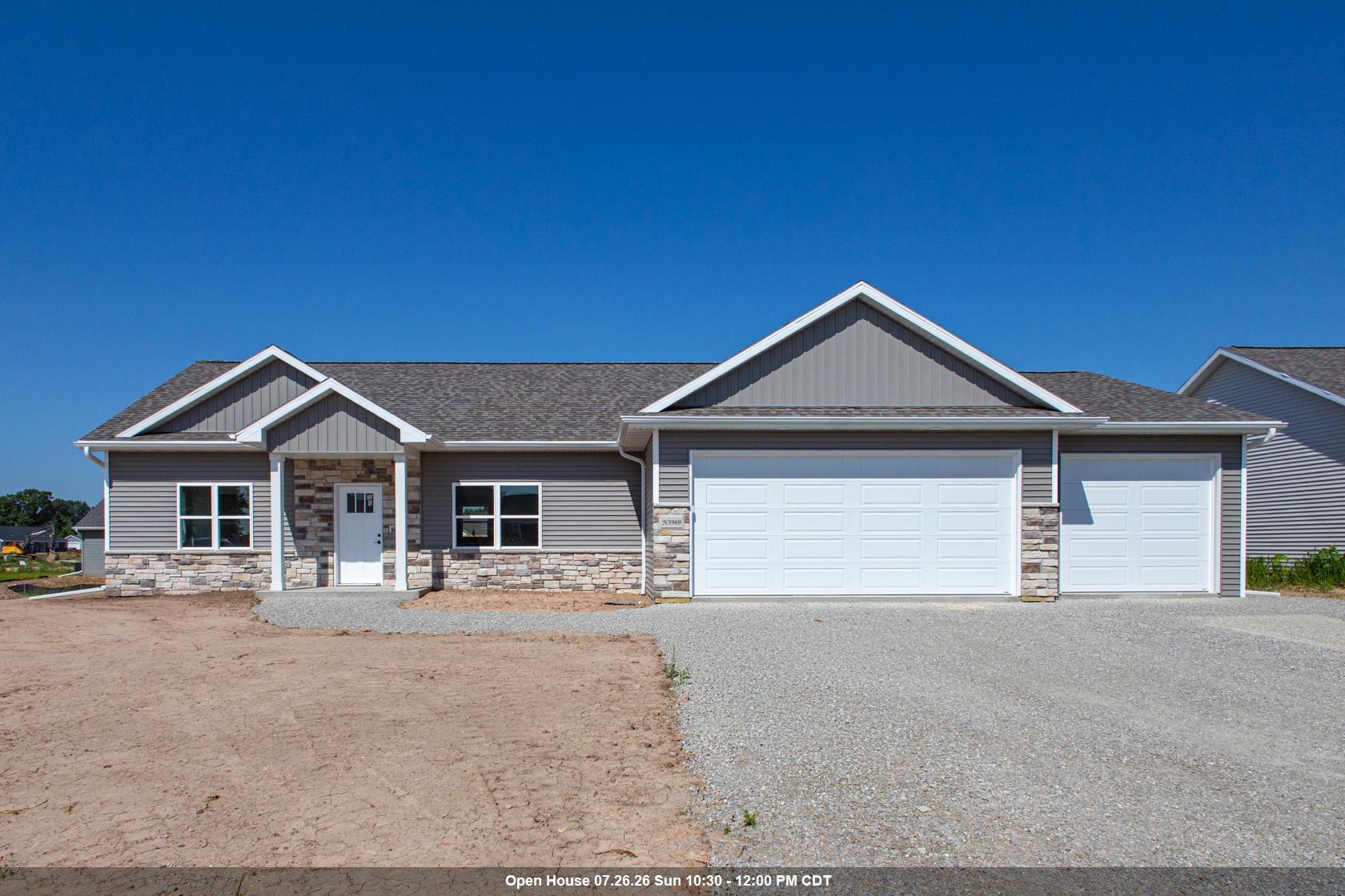 N3969 DEERE Drive property preview photograph