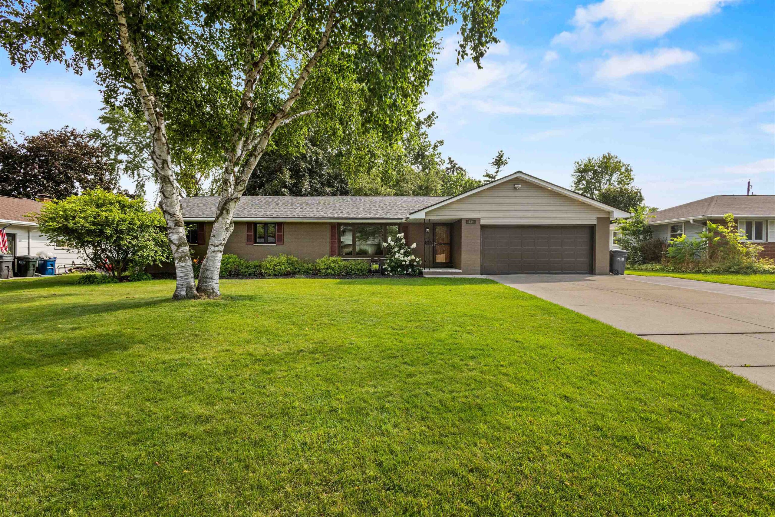 524 E BRIAR Lane property preview photograph