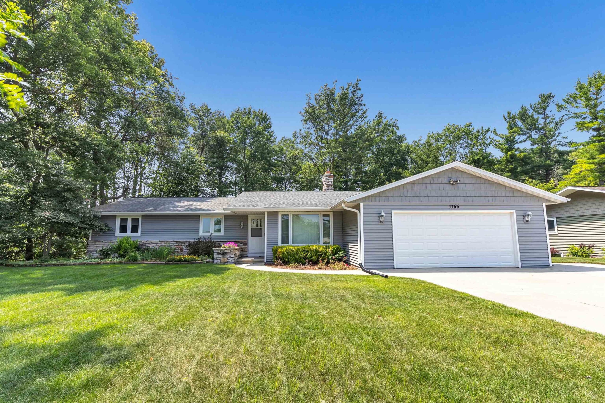 1155 PINECREST Road property preview photograph