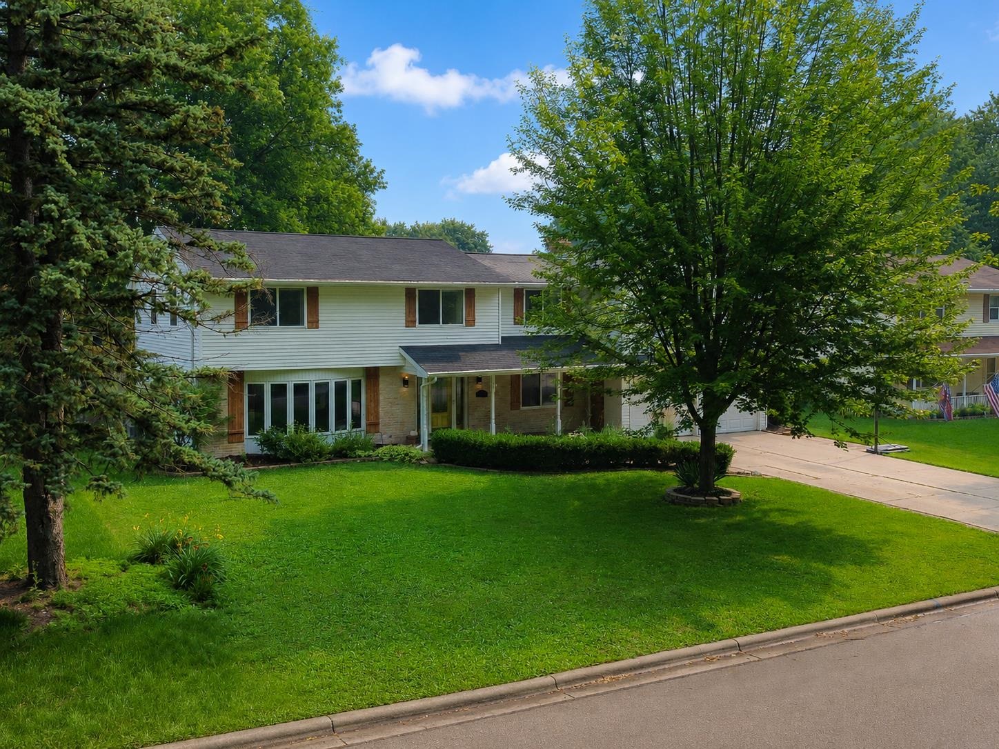 559 HILLTOP Drive property preview photograph
