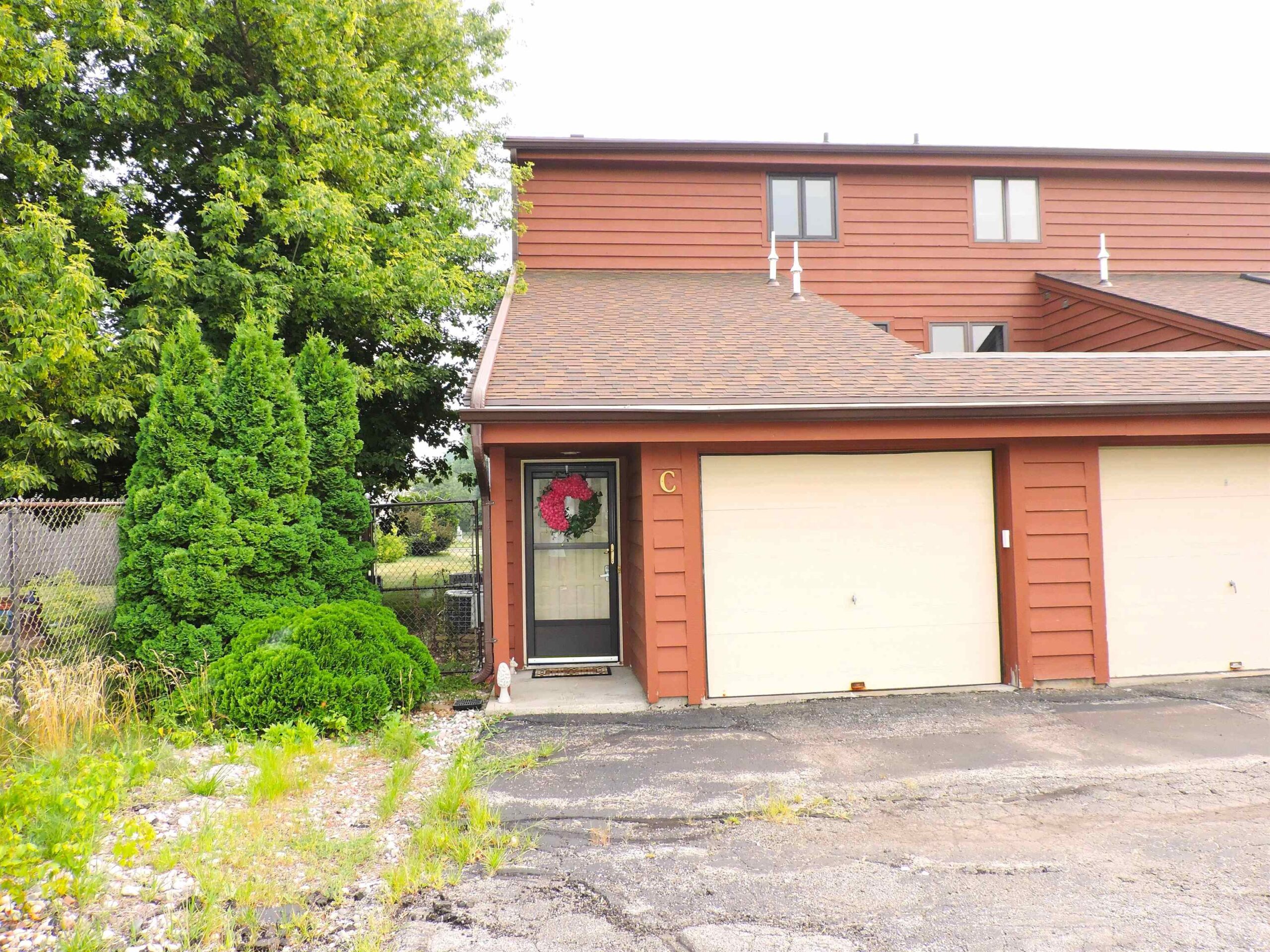 2206 MEADOWBROOK Court property preview photograph