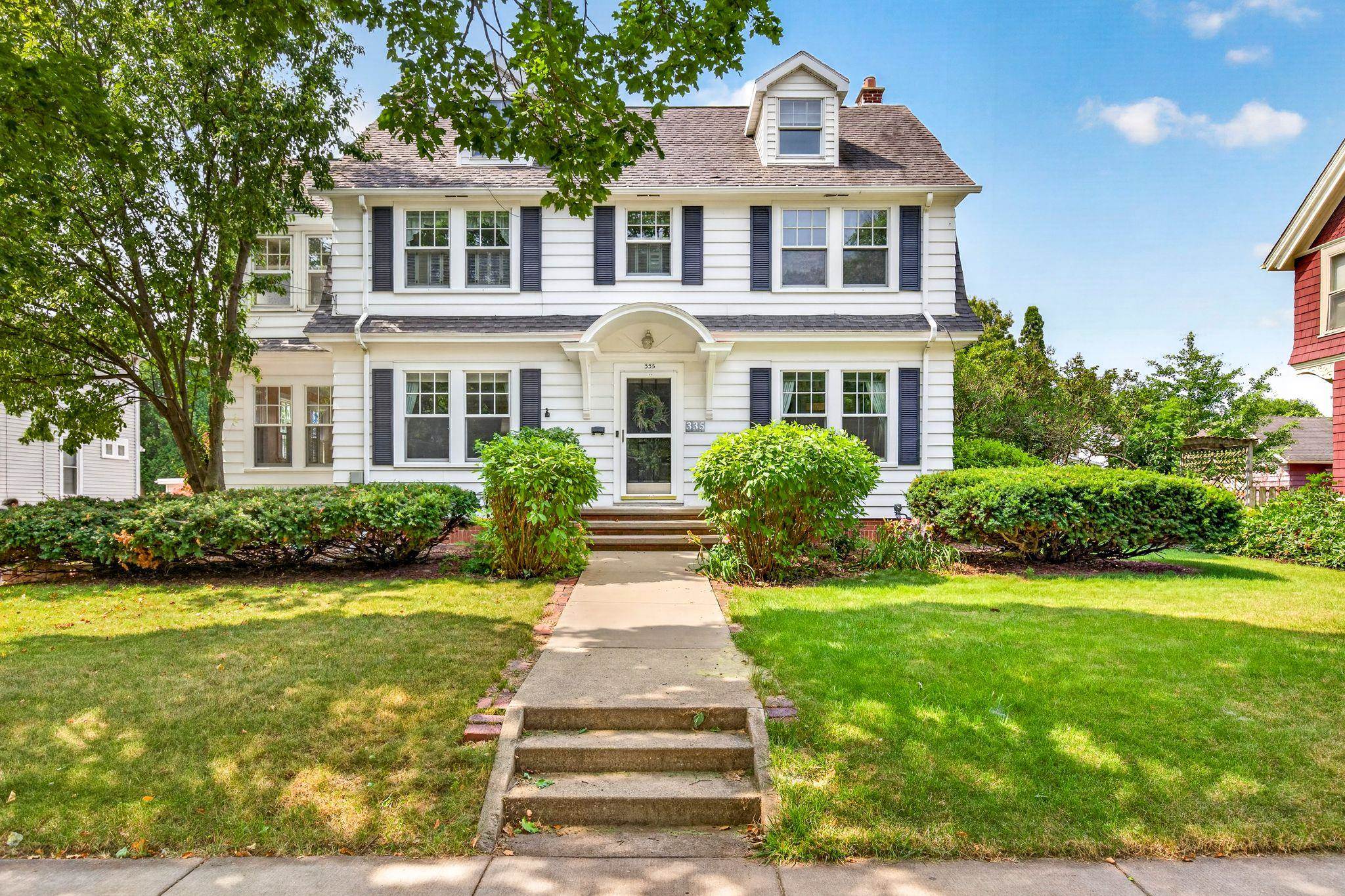 335 E WISCONSIN Avenue property preview photograph