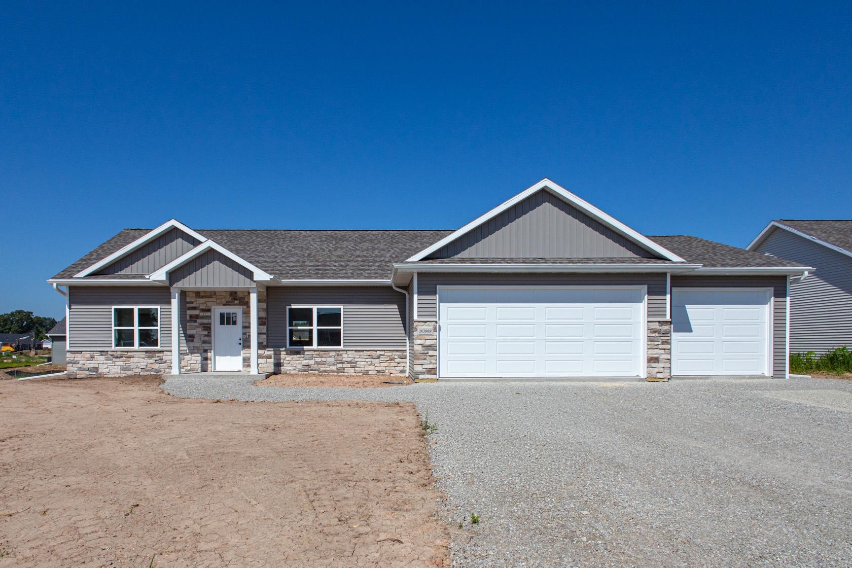 N3969 DEERE Drive property preview photograph