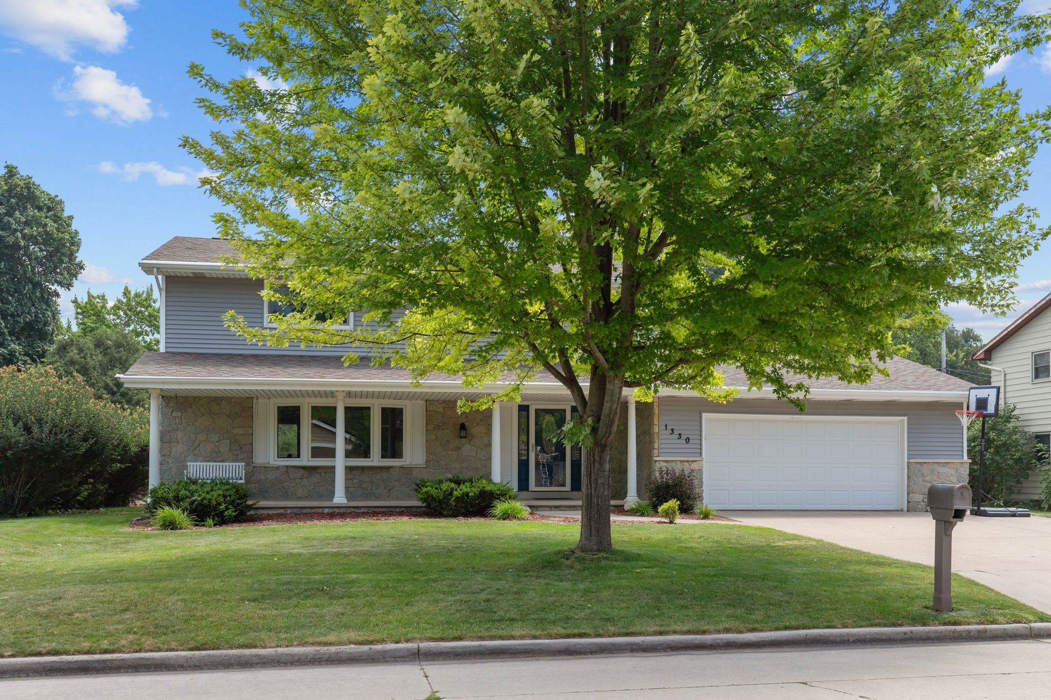 1330 N BRIARCLIFF Drive property preview photograph