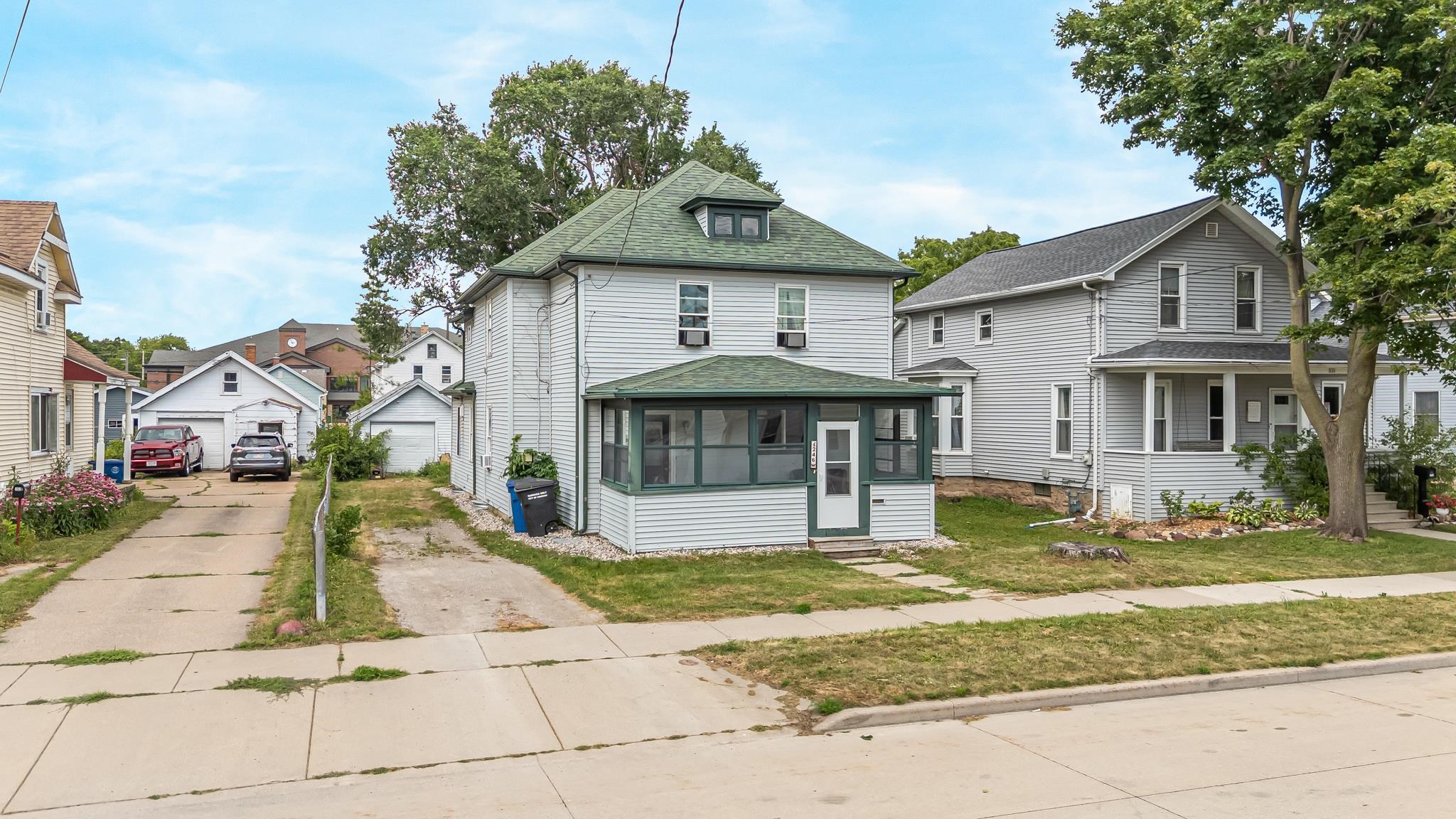 246 W 12TH Avenue property preview photograph