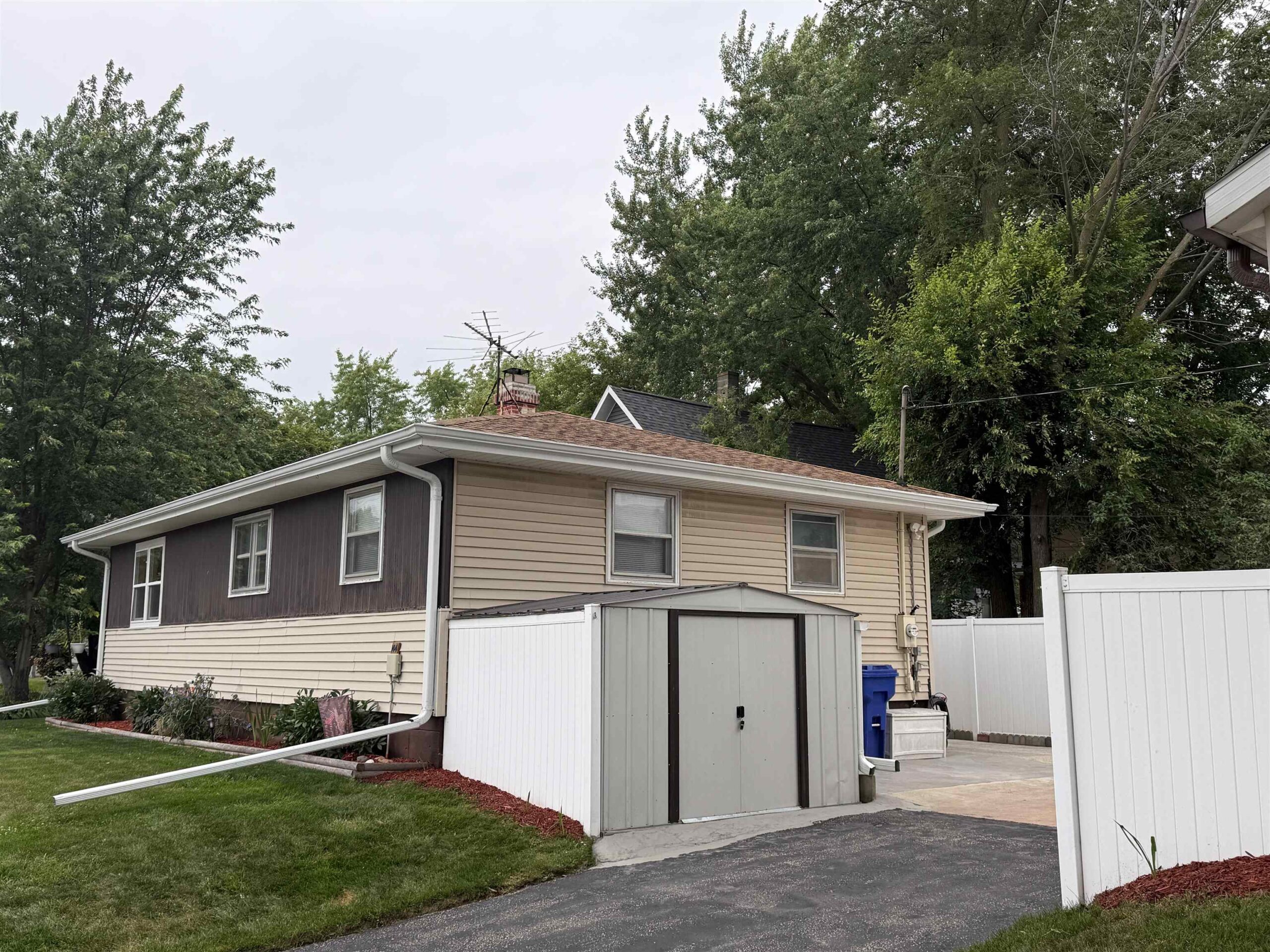 144 S 1ST Street property preview photograph