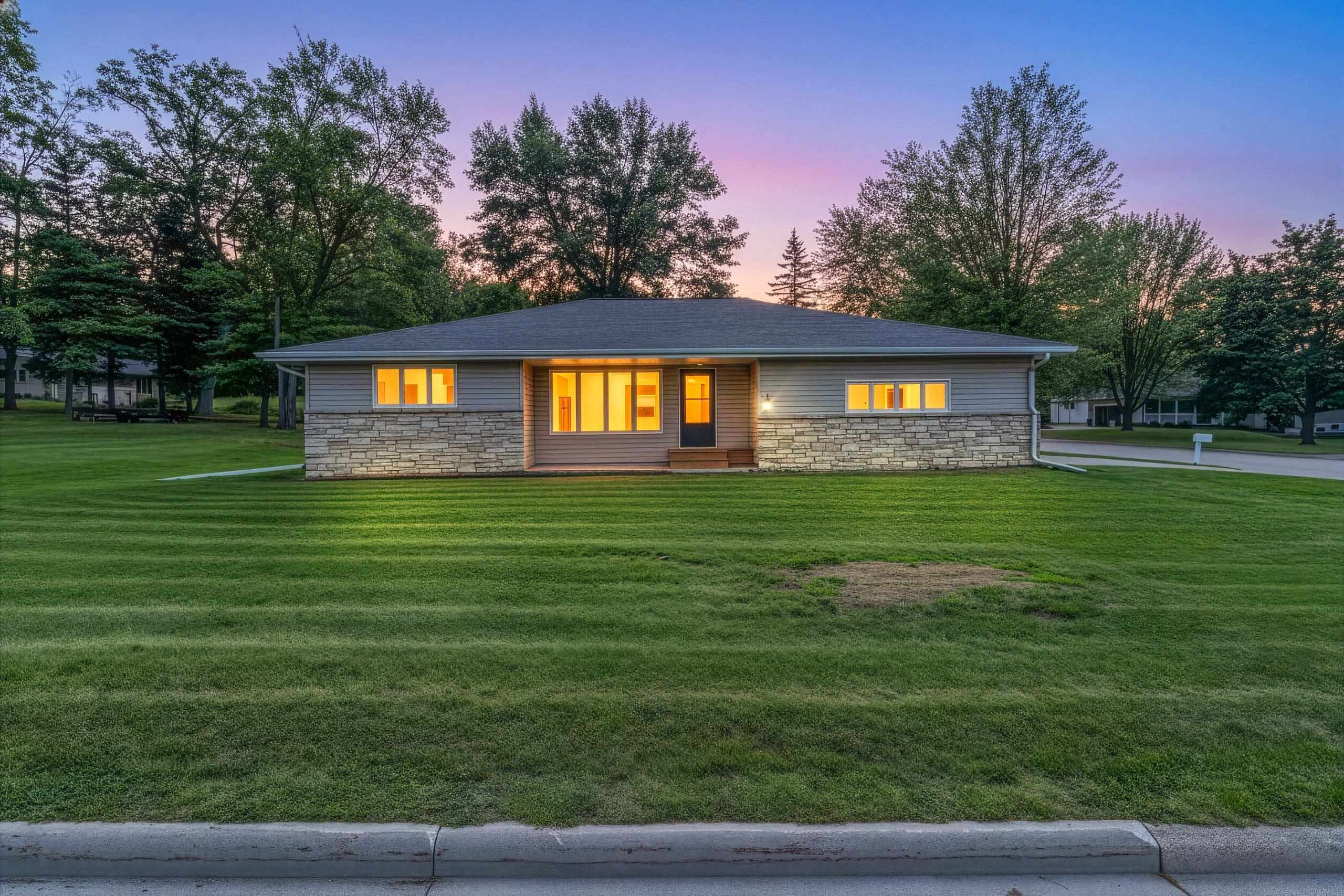 802 E RIDLINGTON Avenue property preview photograph