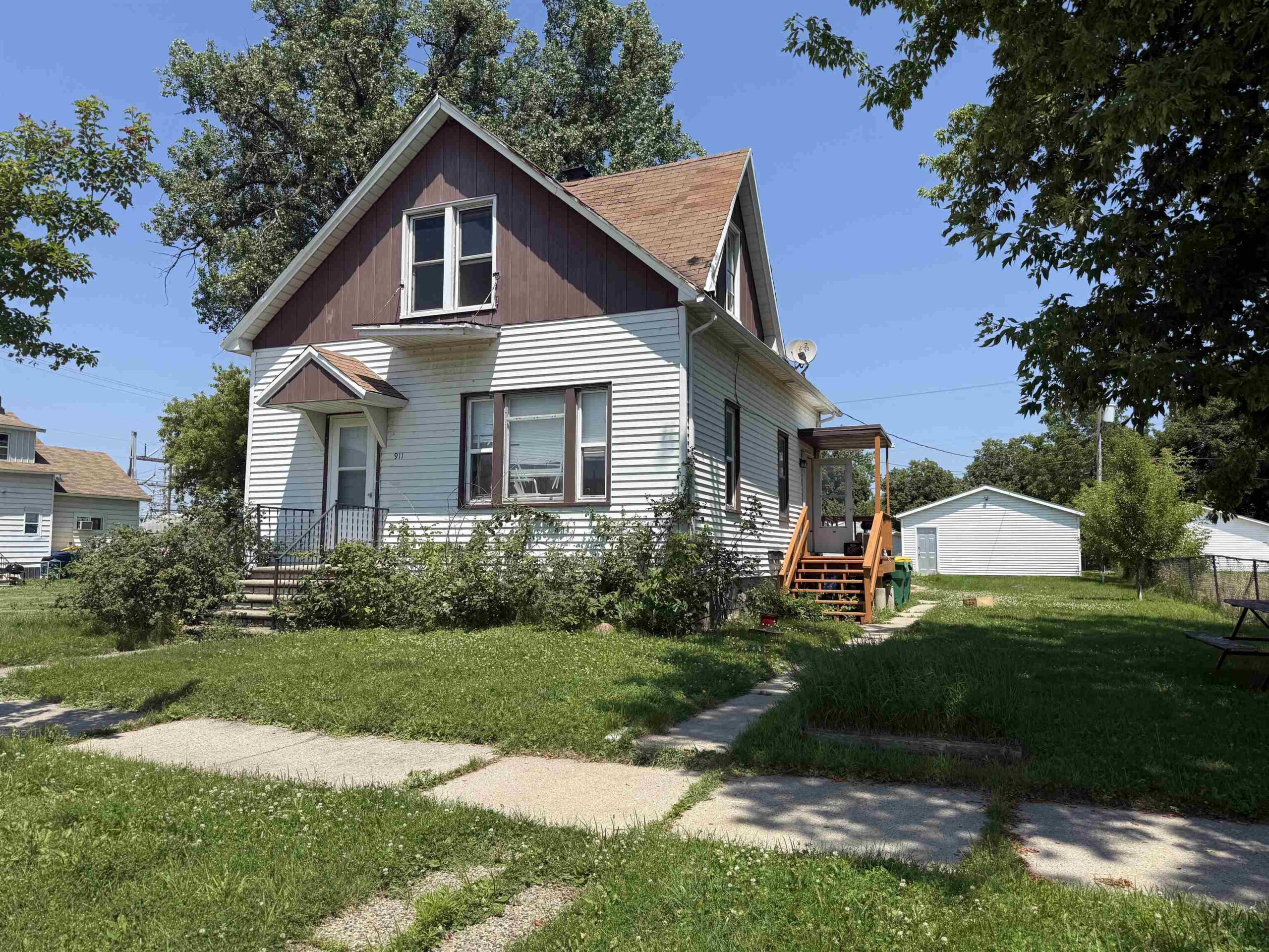 911 SMITH Street property preview photograph