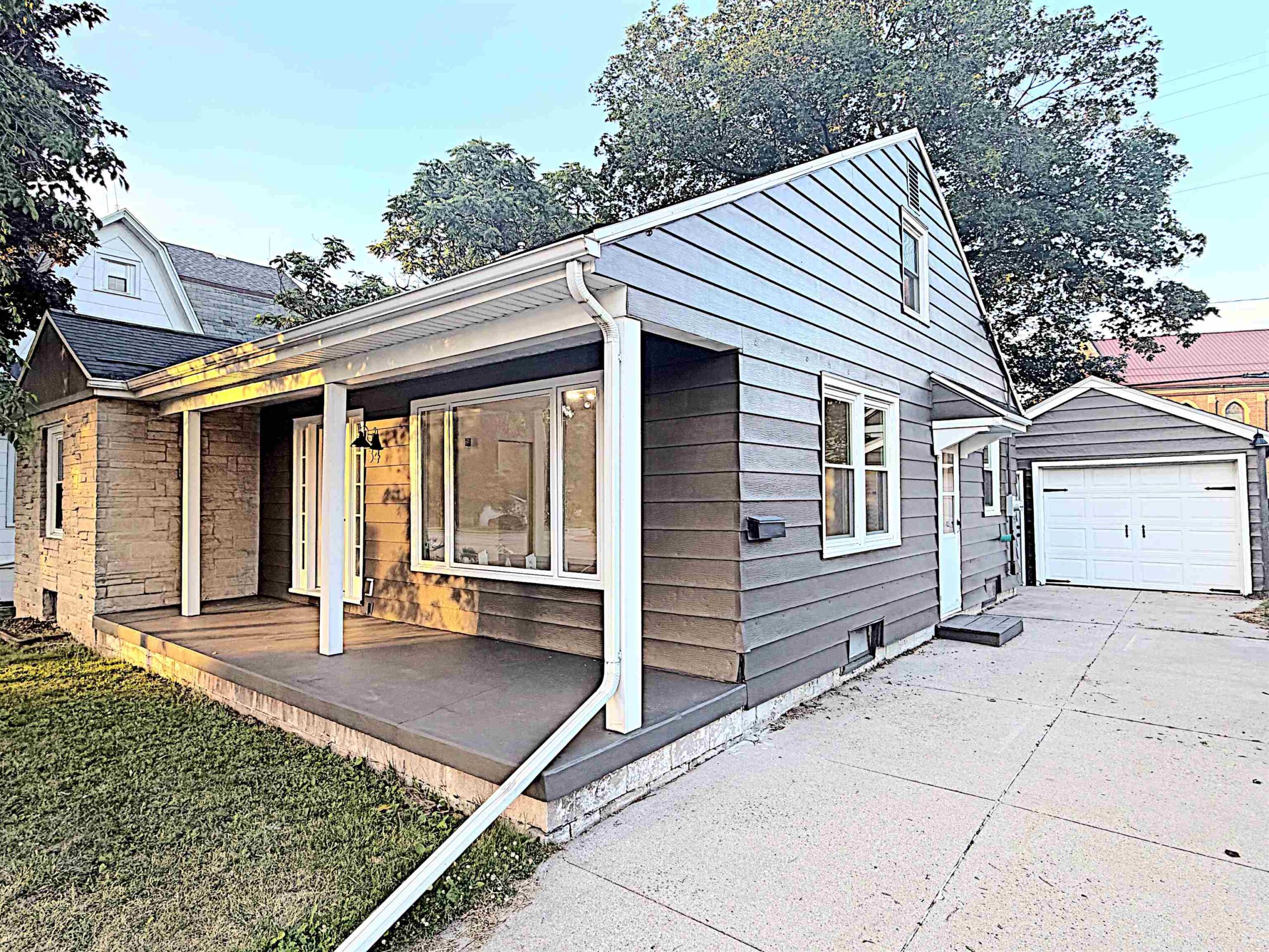 34 N MADISON Street property preview photograph