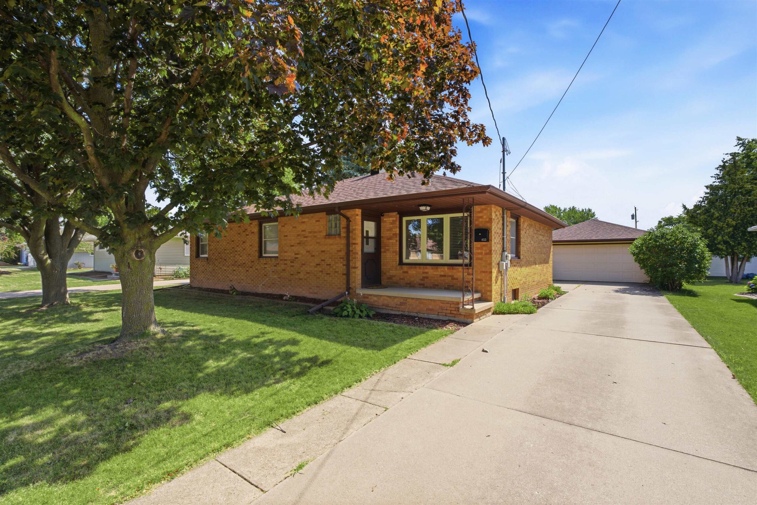 833 IDA Street property preview photograph