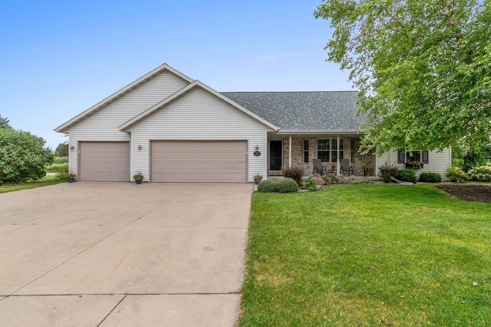 1717 EMERALD Drive property preview photograph