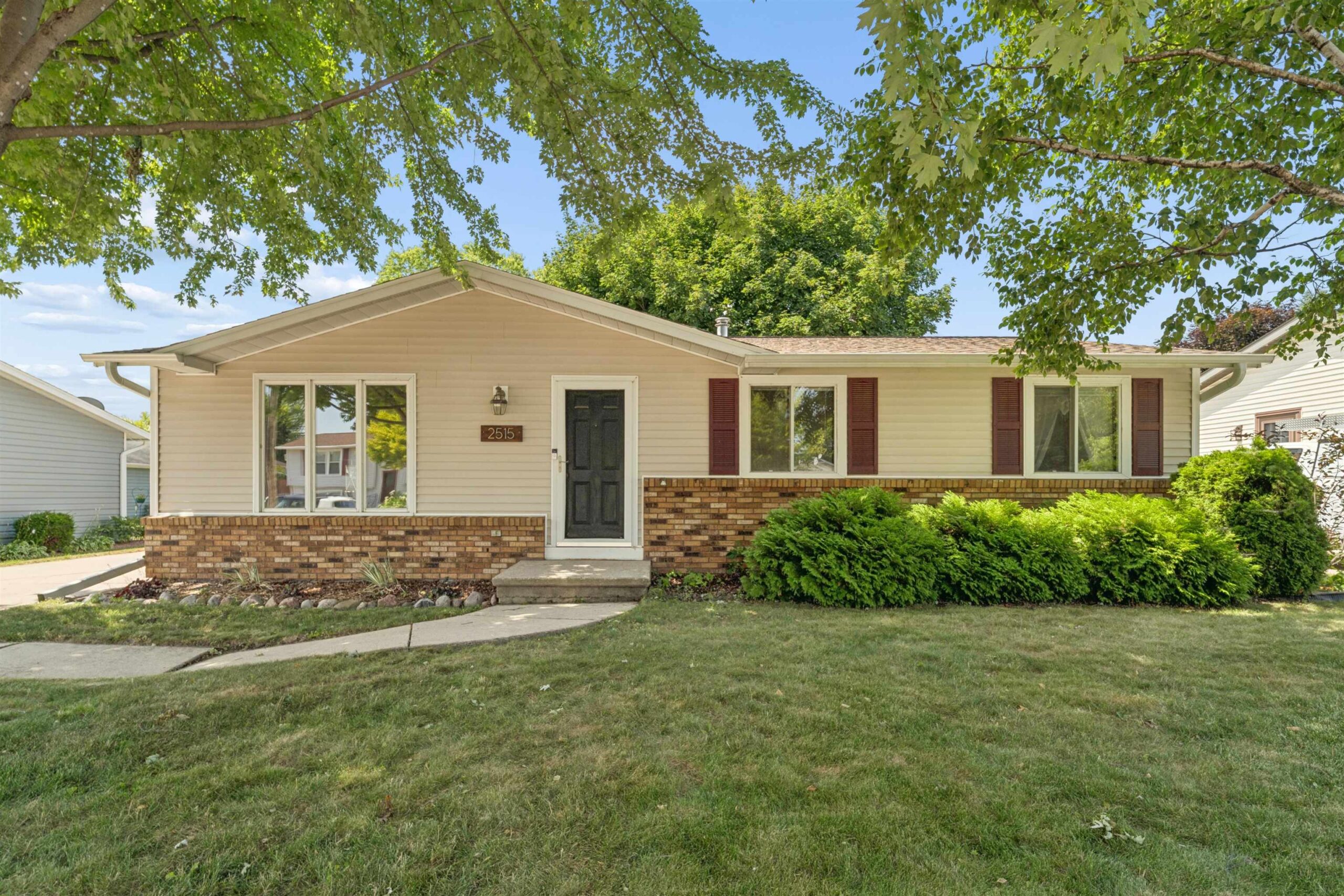 2515 MINERVA Street property preview photograph
