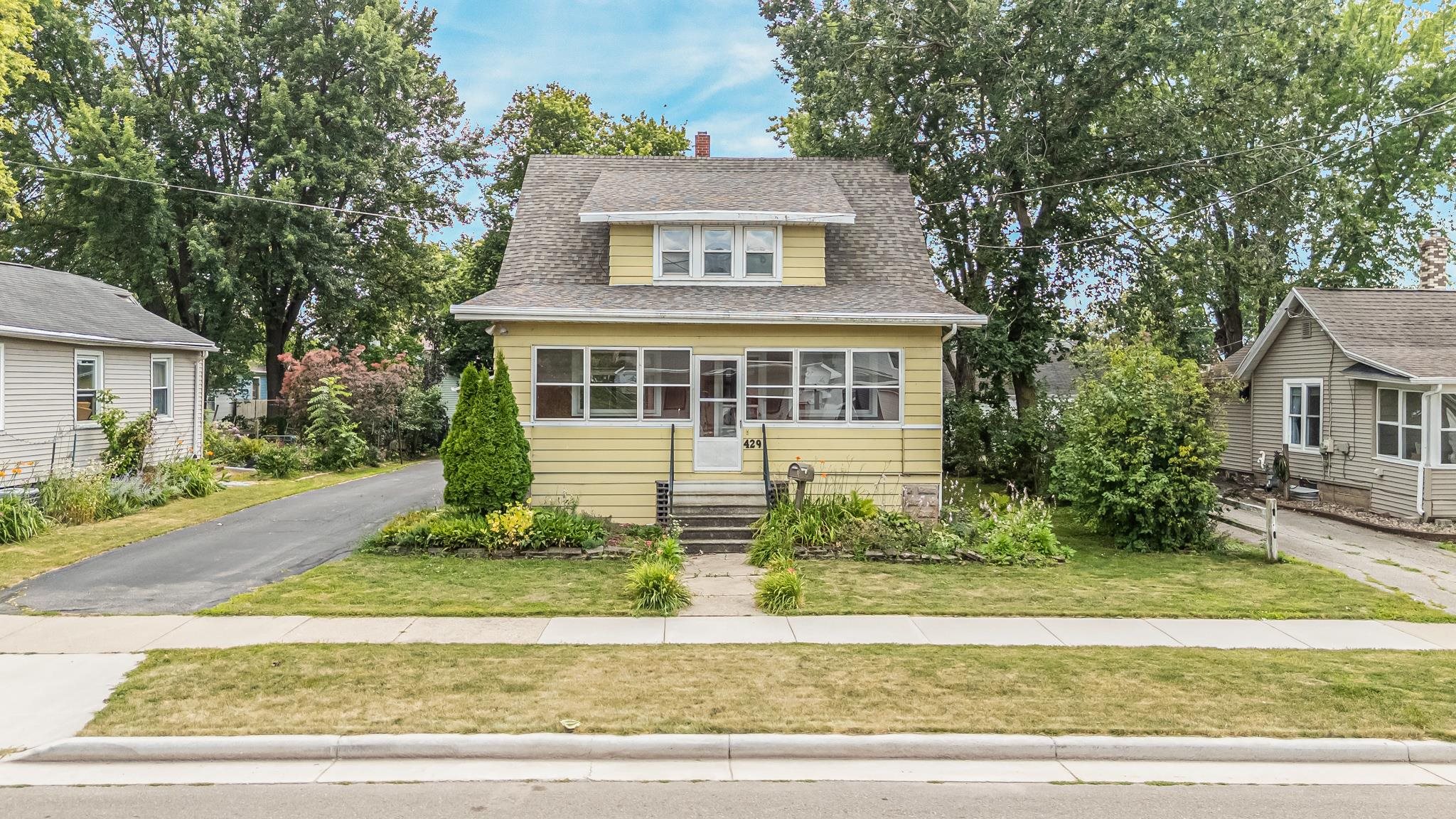 429 E COLUMBIAN Avenue property preview photograph