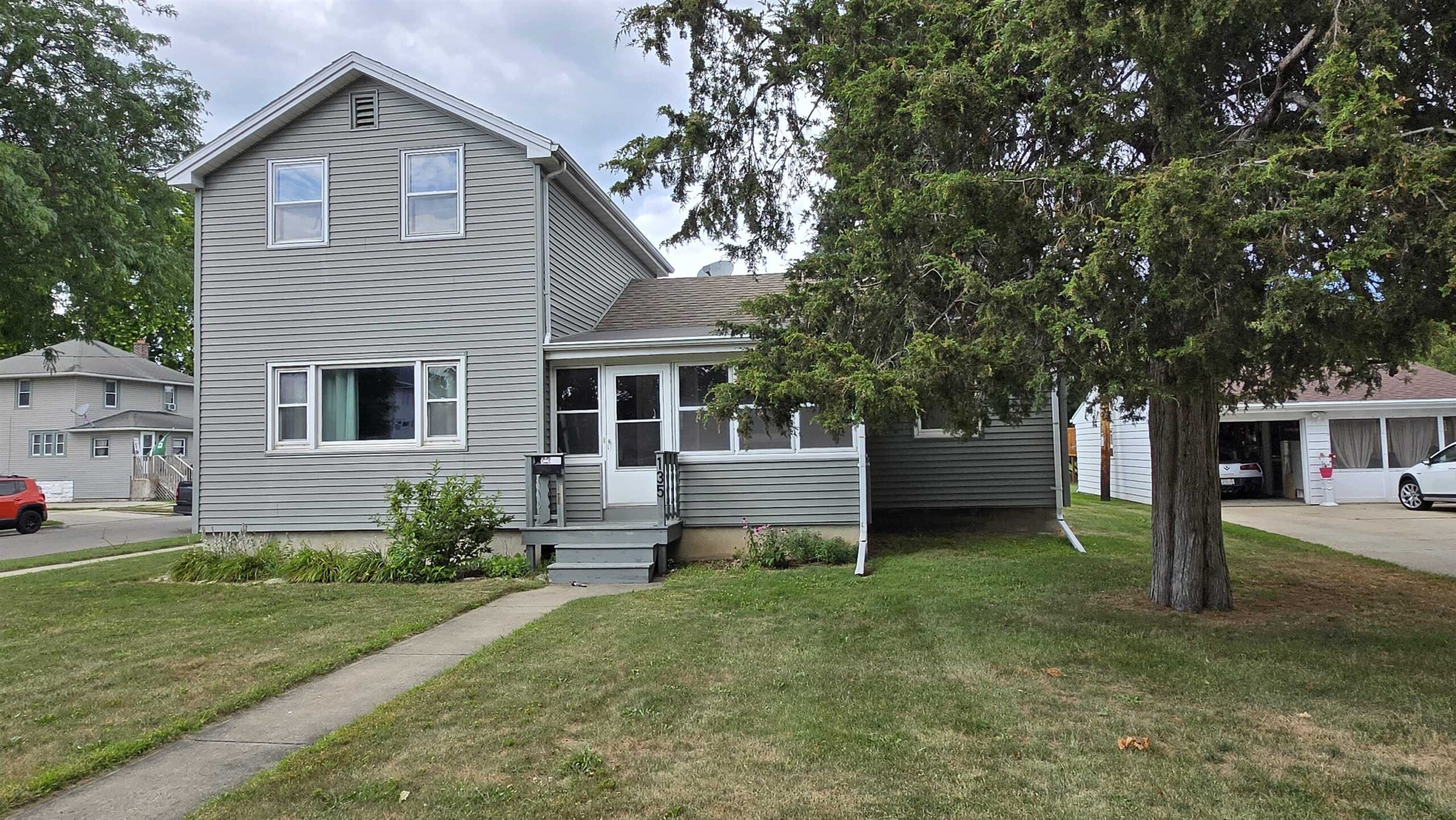 135 E SCOTT Street property preview photograph