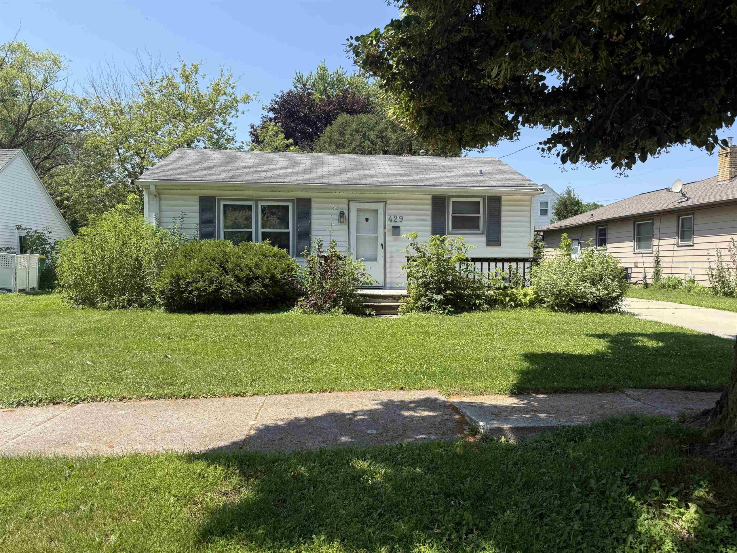 429 WILSON Avenue property preview photograph