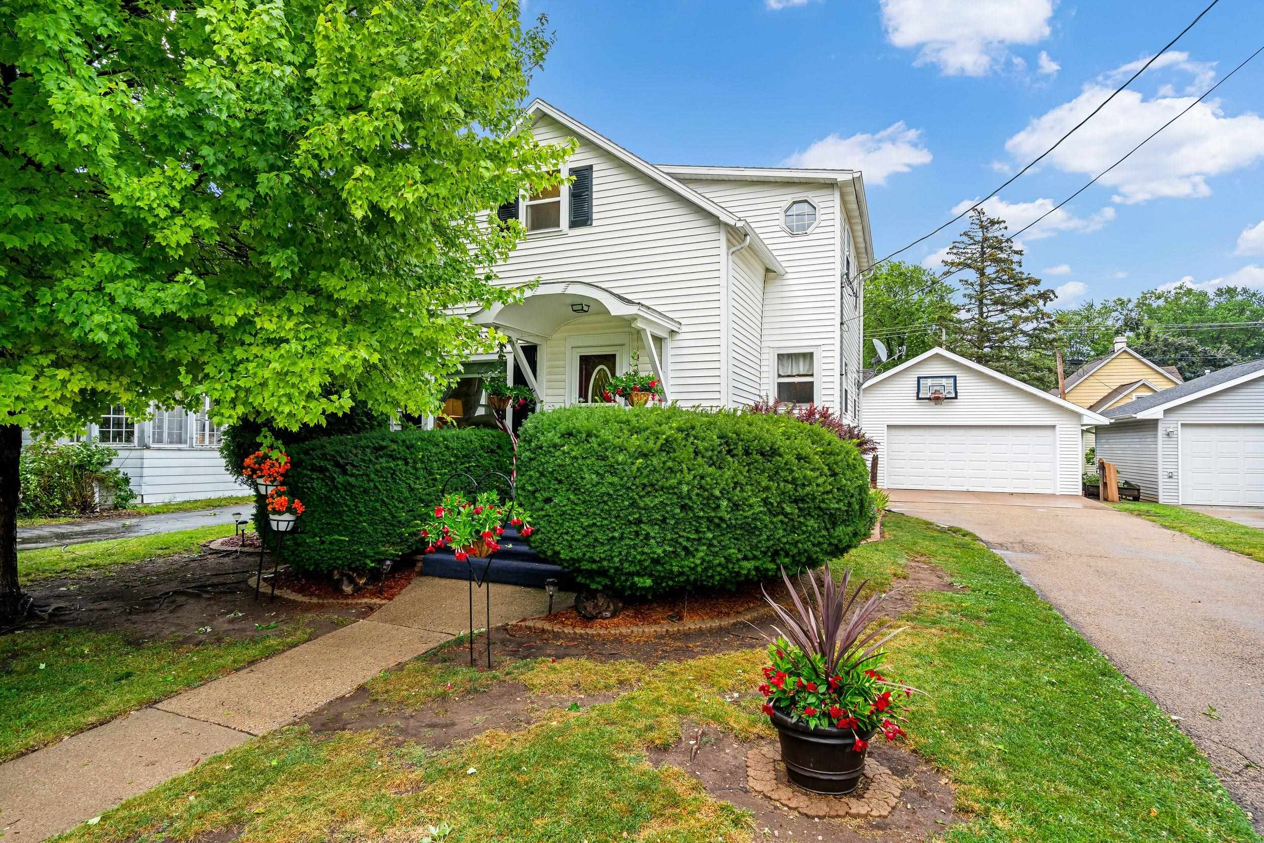 1408 N CLARK Street property preview photograph