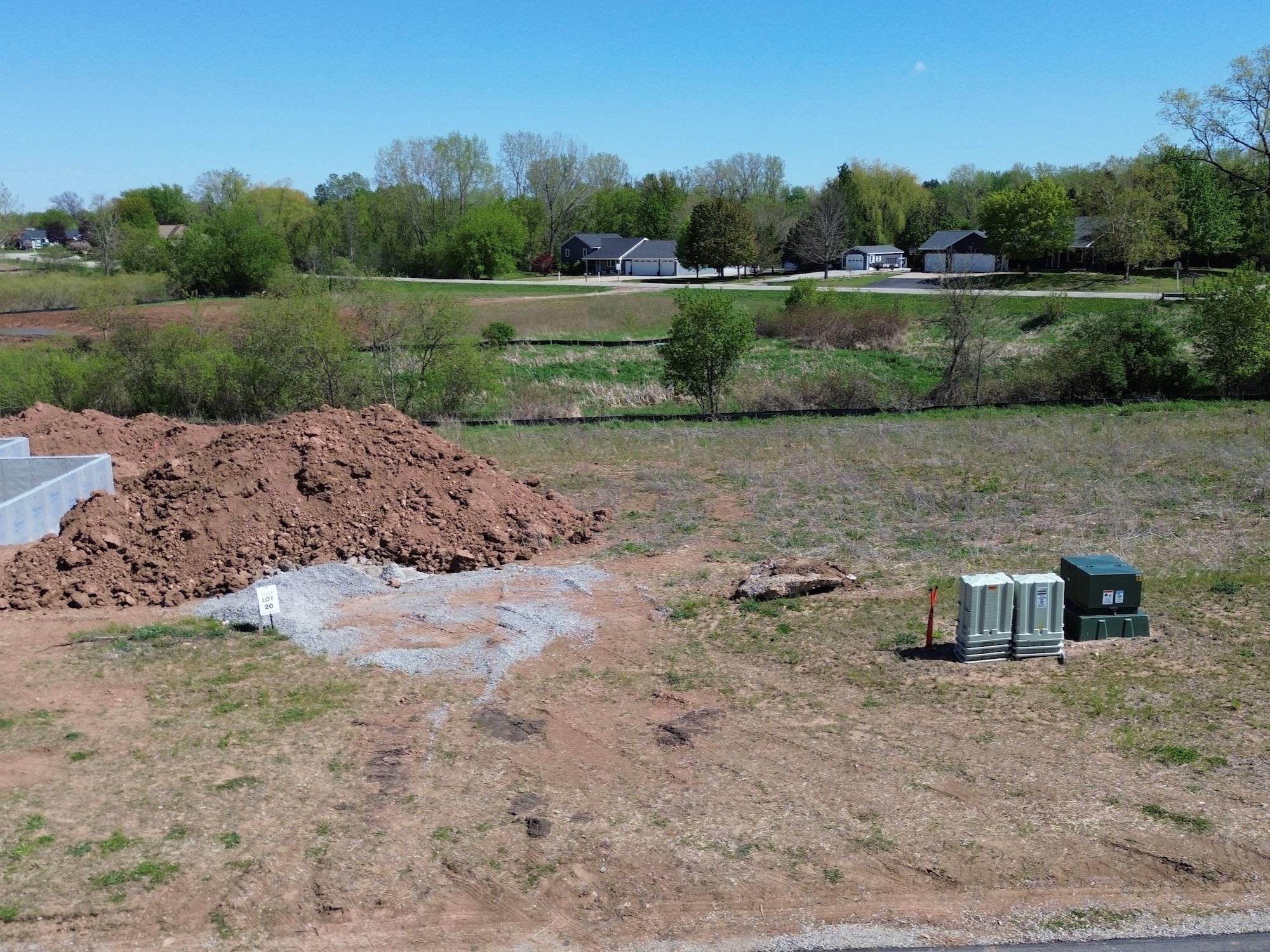 RED CARDINAL Drive property preview photograph