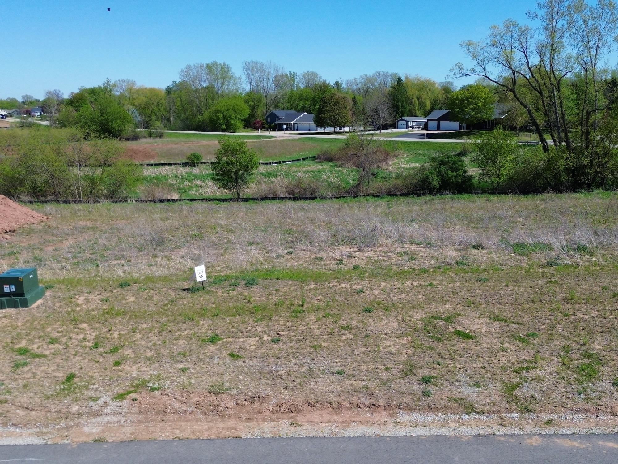 RED CARDINAL Drive property preview photograph
