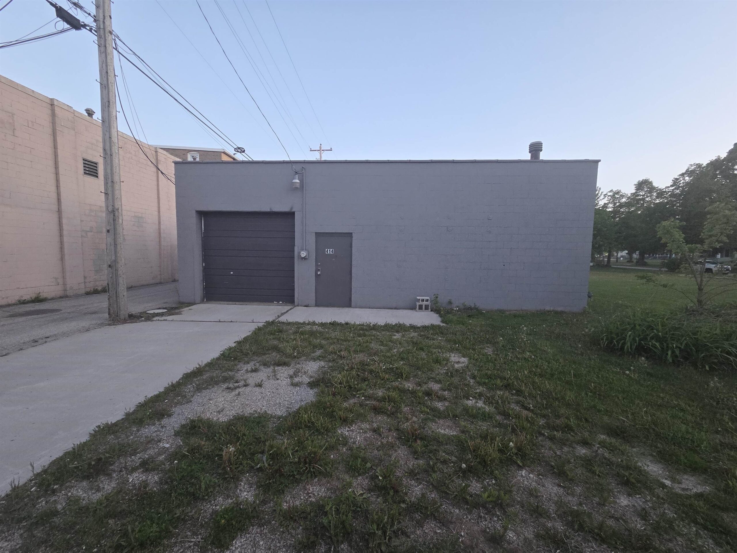 414 N CHESTNUT Avenue property preview photograph