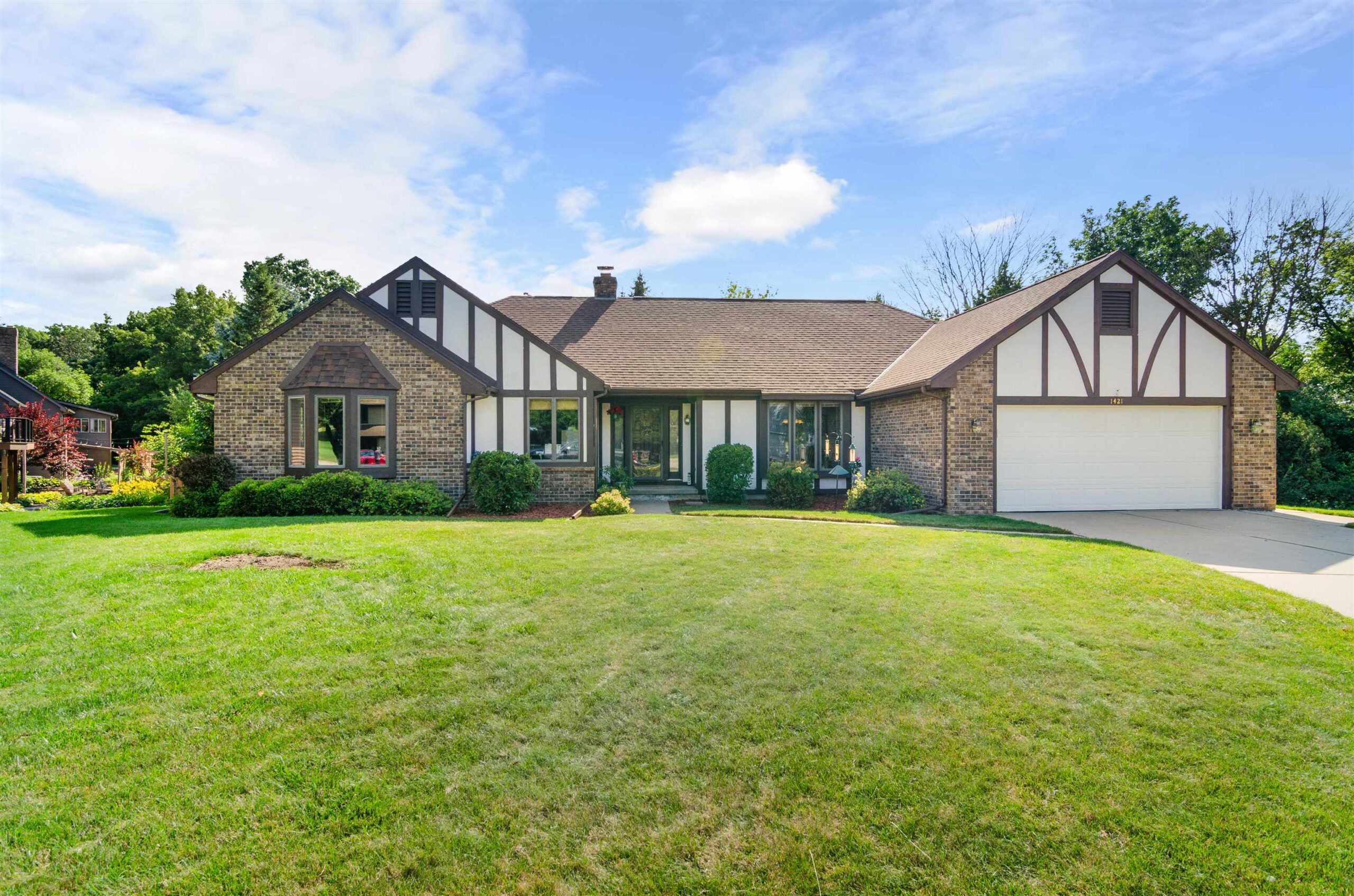 1421 HARBOR SPRINGS Circle property preview photograph