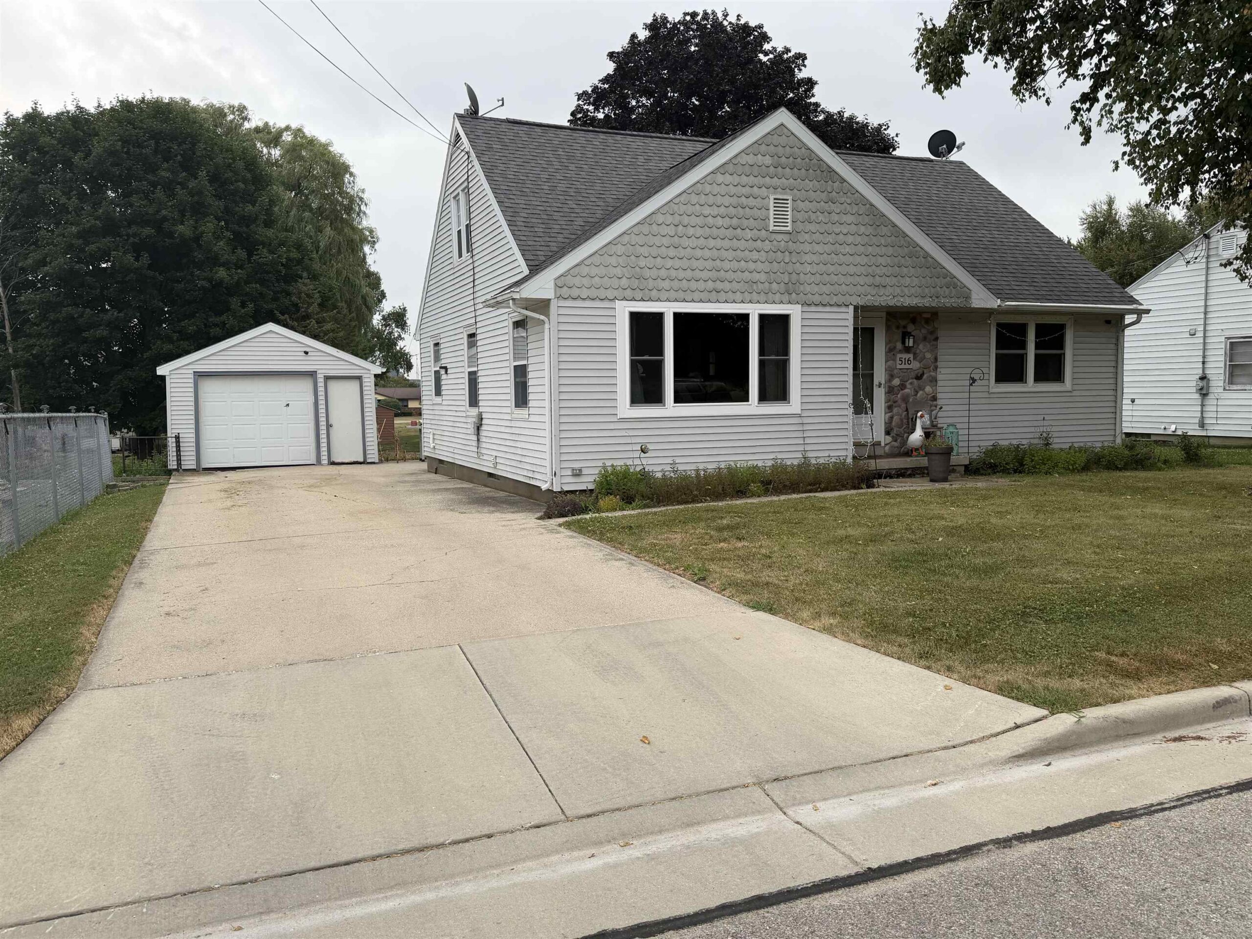516 CHURCH Street property preview photograph