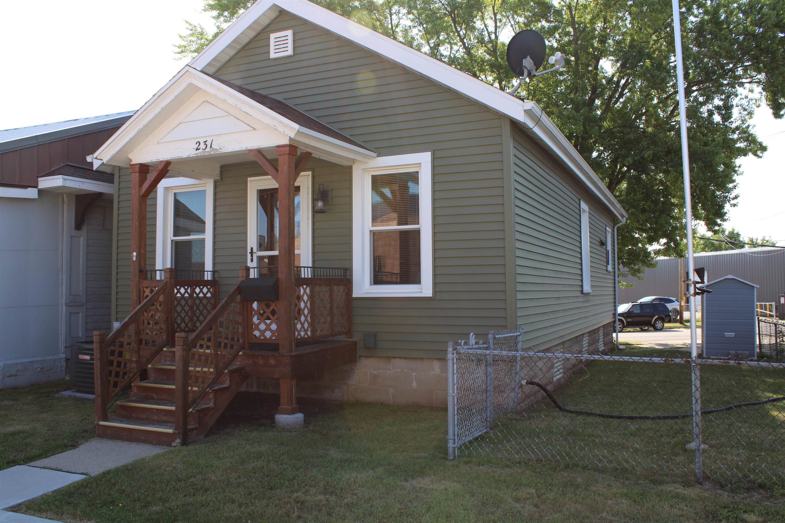231 S MILITARY Road property preview photograph