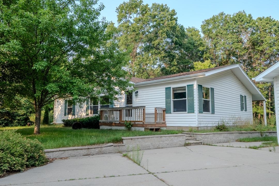 N6644 S 6TH Street property preview photograph