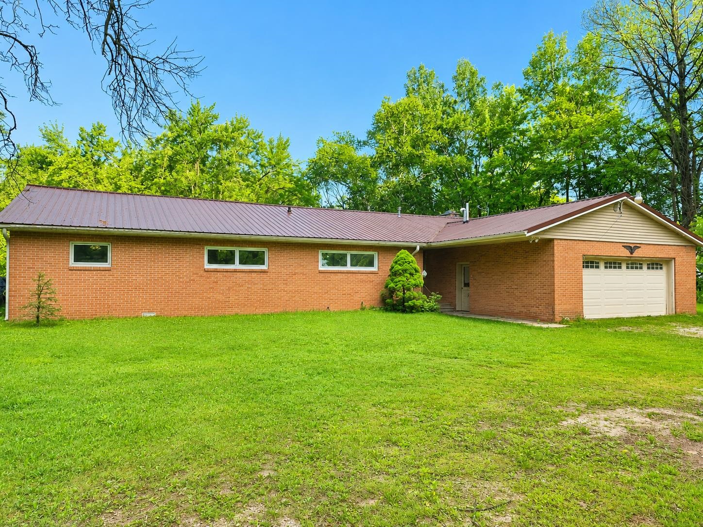 105 E GRONINGER Street property preview photograph