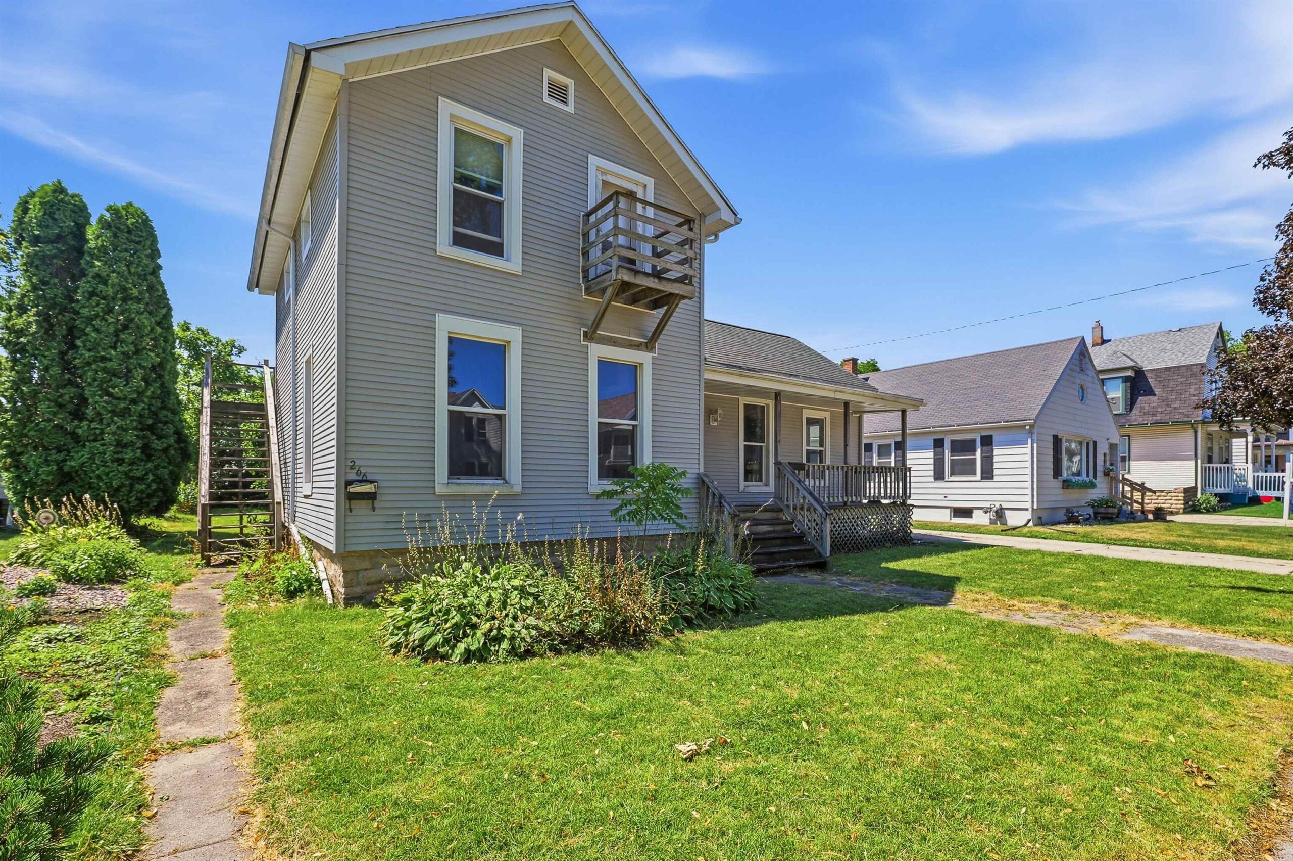 264 E 1ST Street property preview photograph